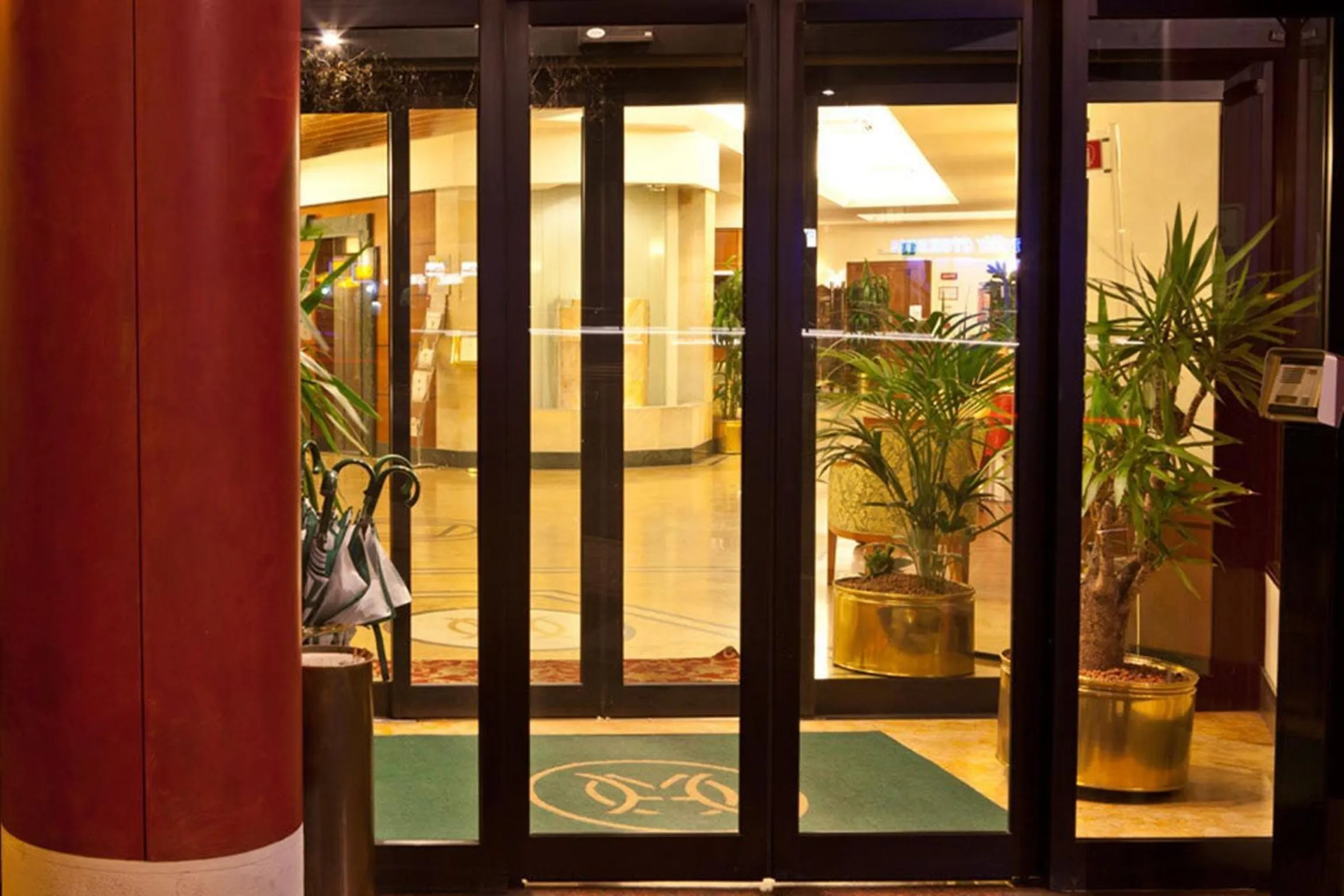 Facade/entrance in Hotel Mirage Sure Hotel Collection by Best Western