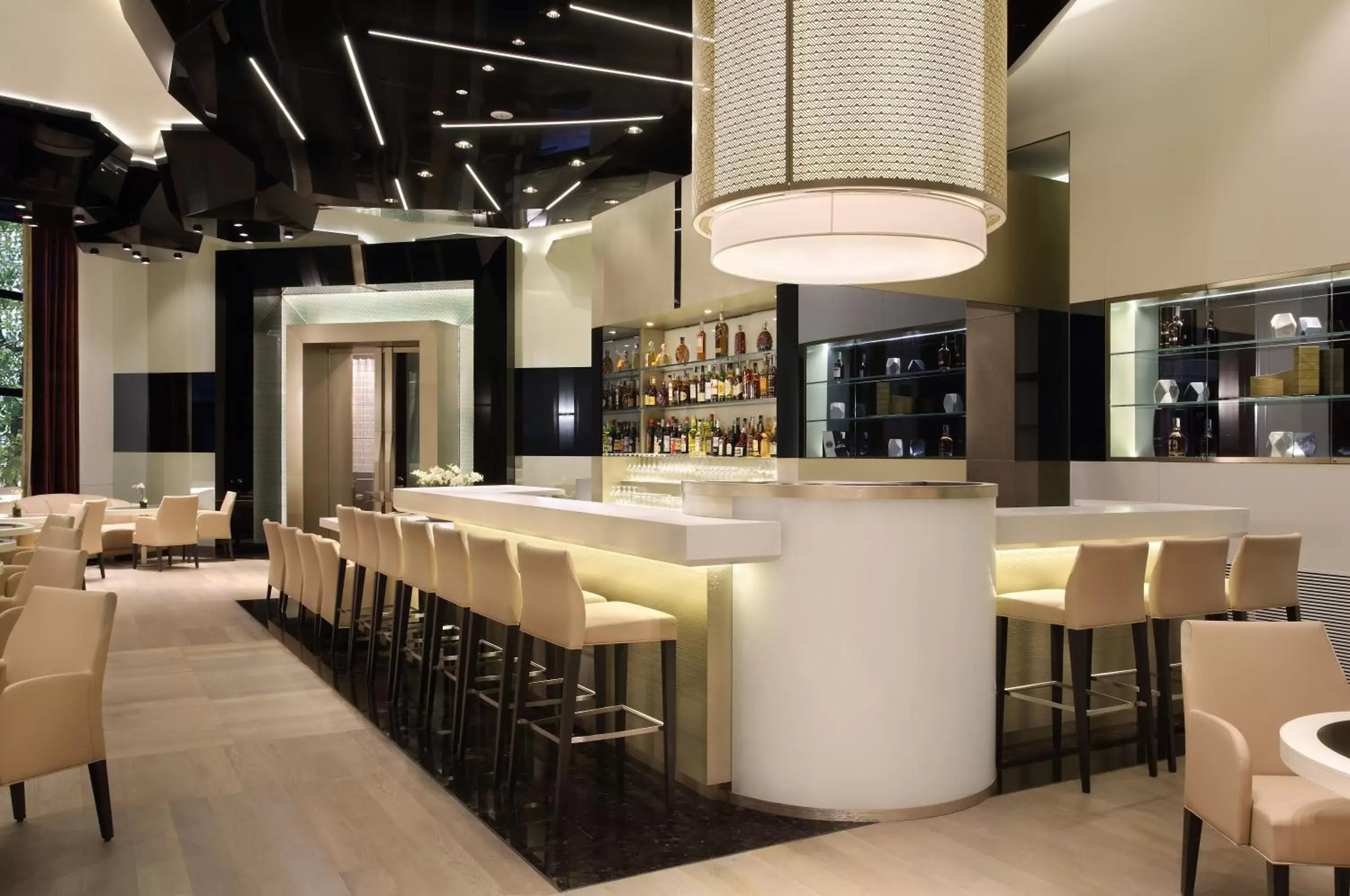 Lounge or bar, Lounge/Bar in Excelsior Hotel Gallia, a Luxury Collection Hotel, Milan
