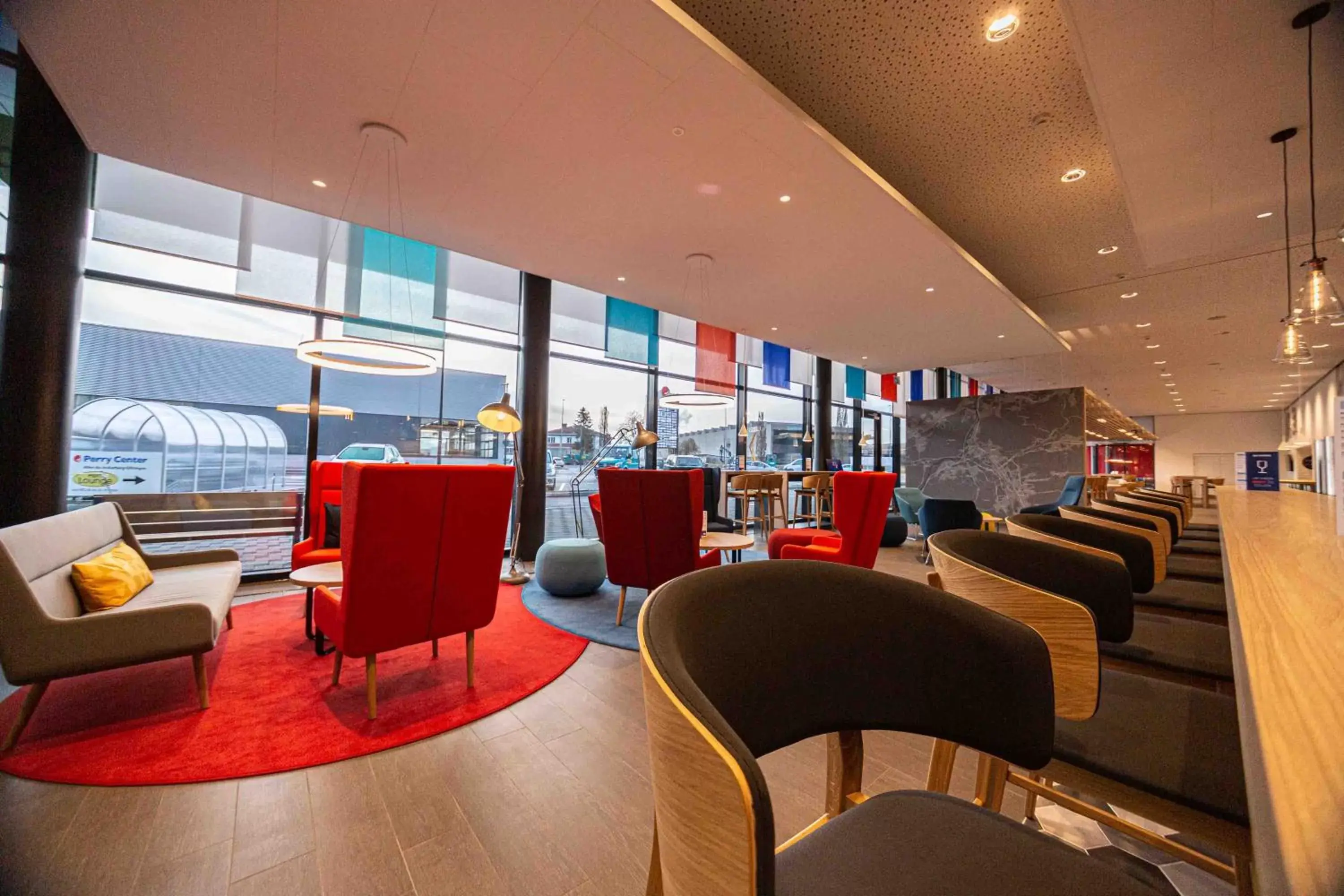 Lounge or bar in Holiday Inn Express - Aarburg - Oftringen, an IHG Hotel