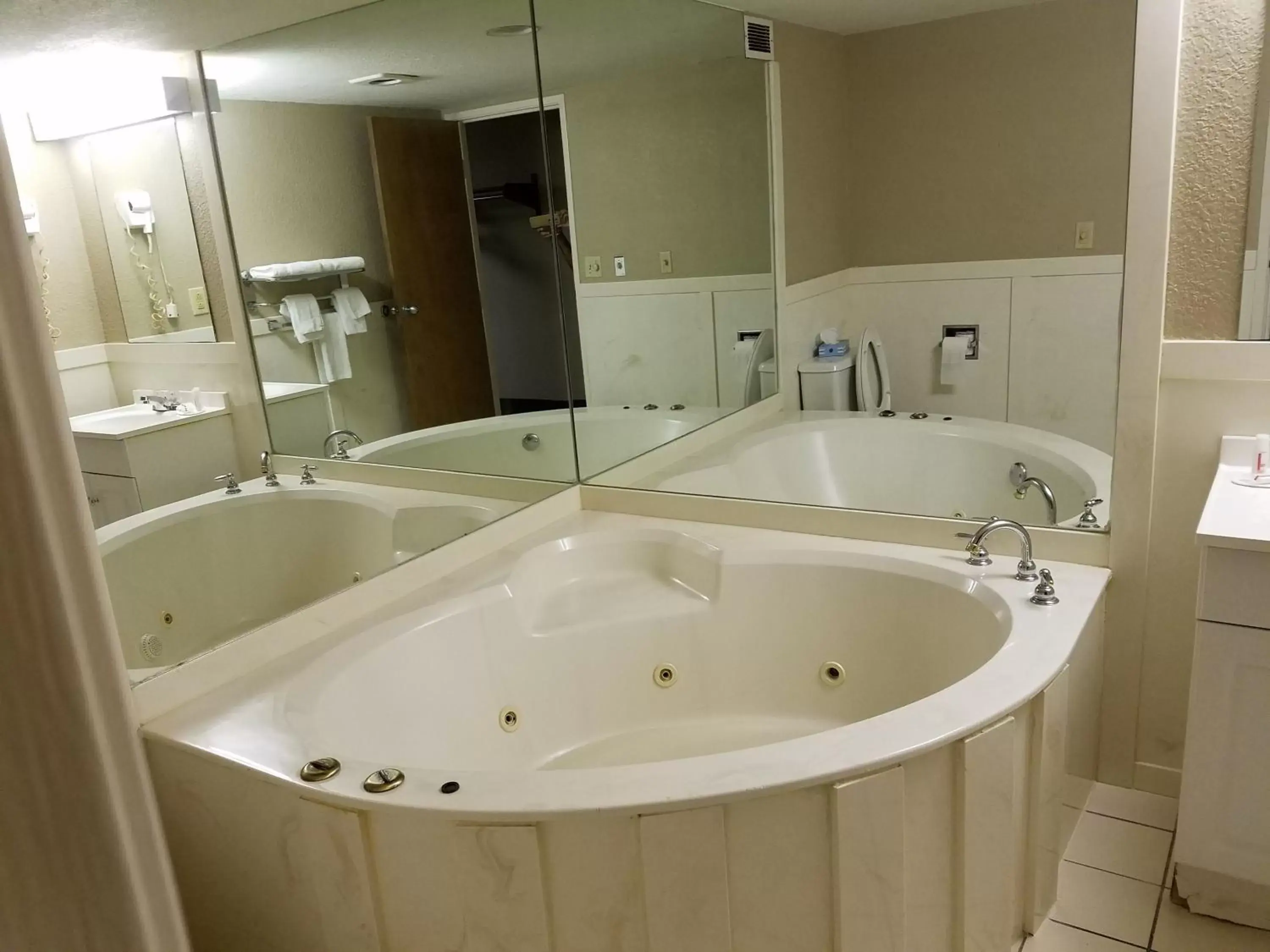 Hot Tub, Bathroom in Super 8 by Wyndham Bentonville