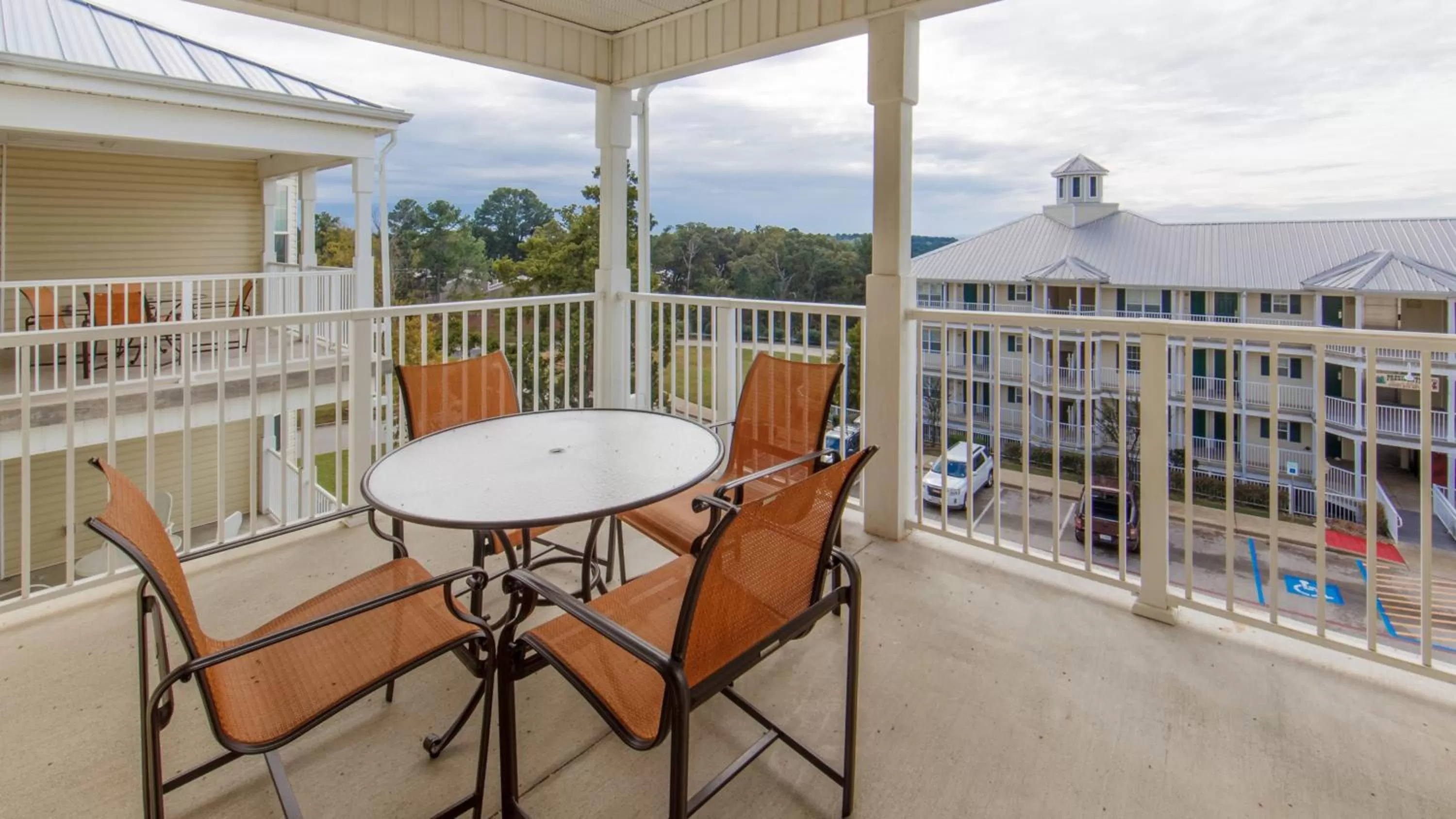 Photo of the whole room in Holiday Inn Club Vacations Villages Resort at Lake Palestine