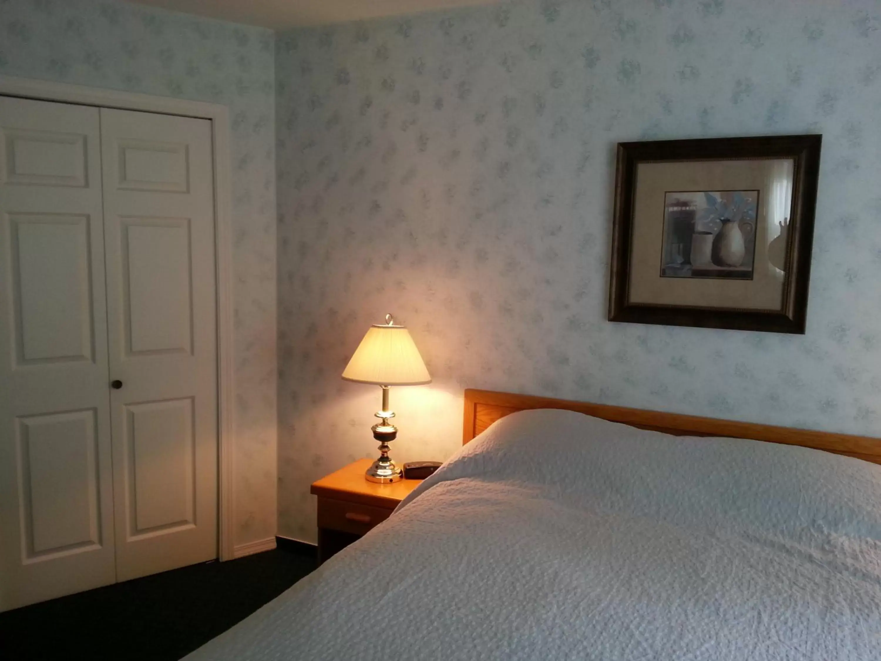 Decorative detail, Bed in Heritage Inn