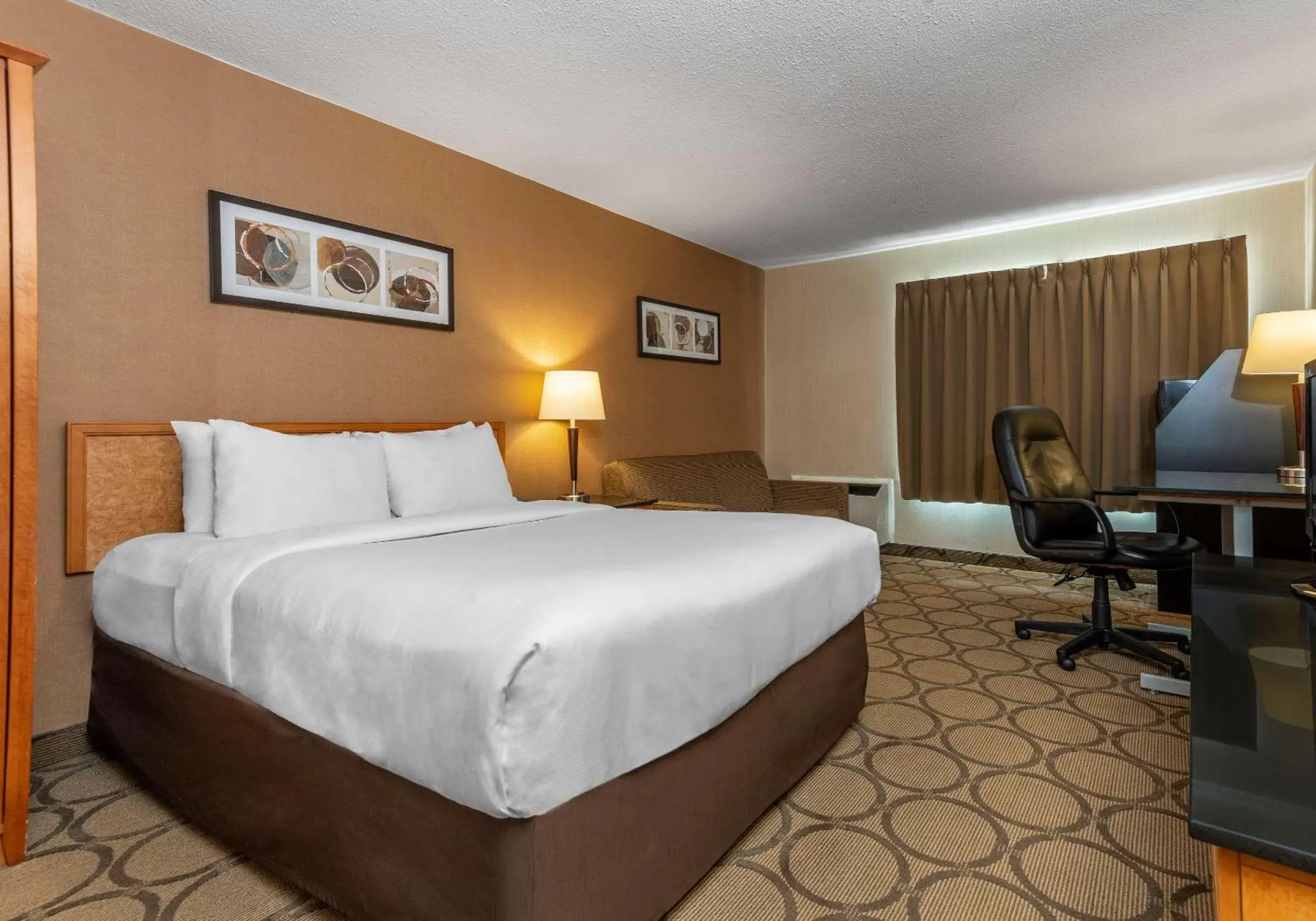 Photo of the whole room, Bed in Comfort Inn Fredericton