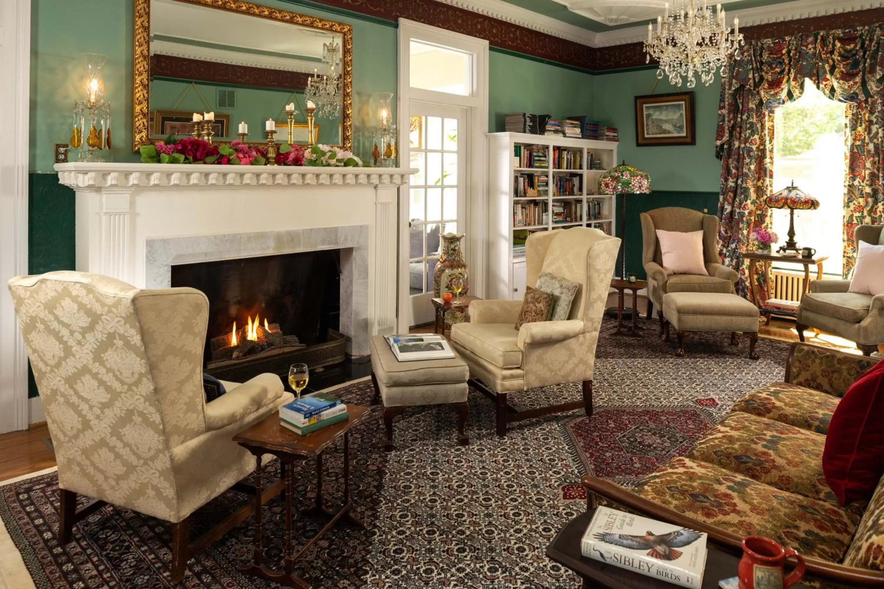 Living room, Seating Area in South Court Inn