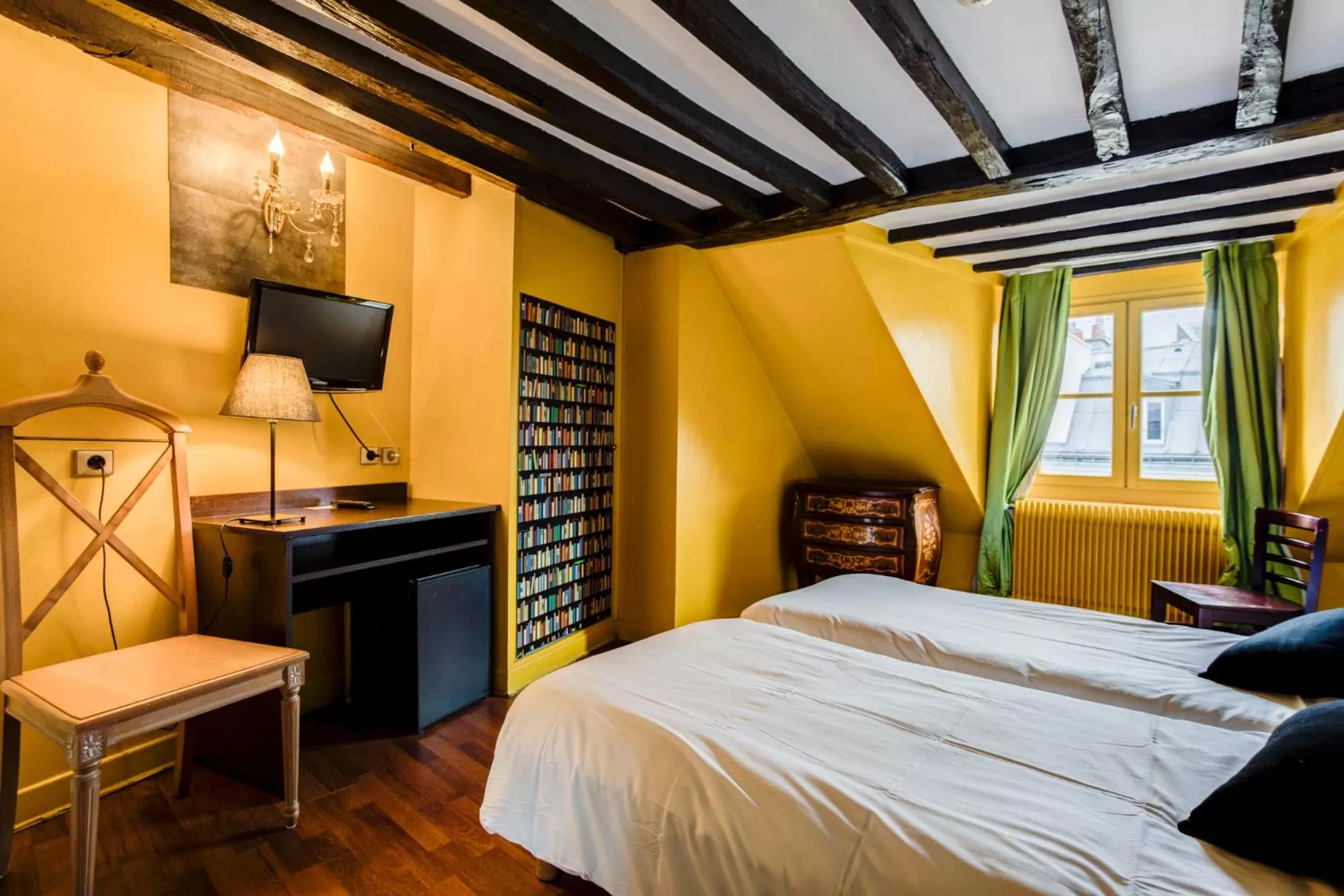 Bed in Absolute Hotel Paris République