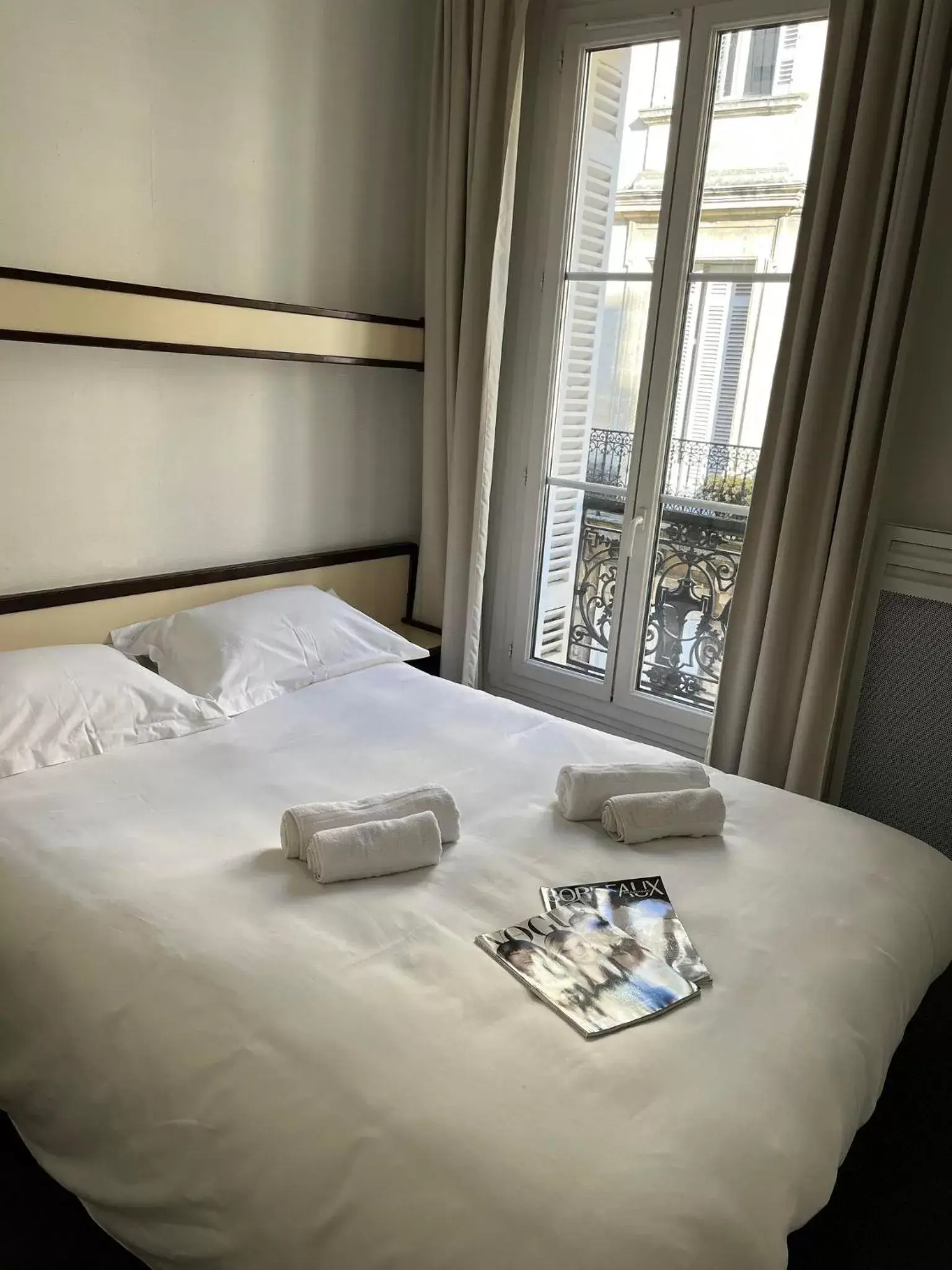 Bed in Brit Hotel Des Grands Hommes - Bordeaux Centre