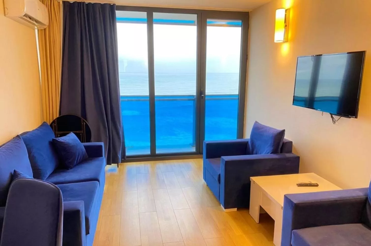 Communal lounge/ TV room, Seating Area in BaTumi ApartHoTel Black Sea coast