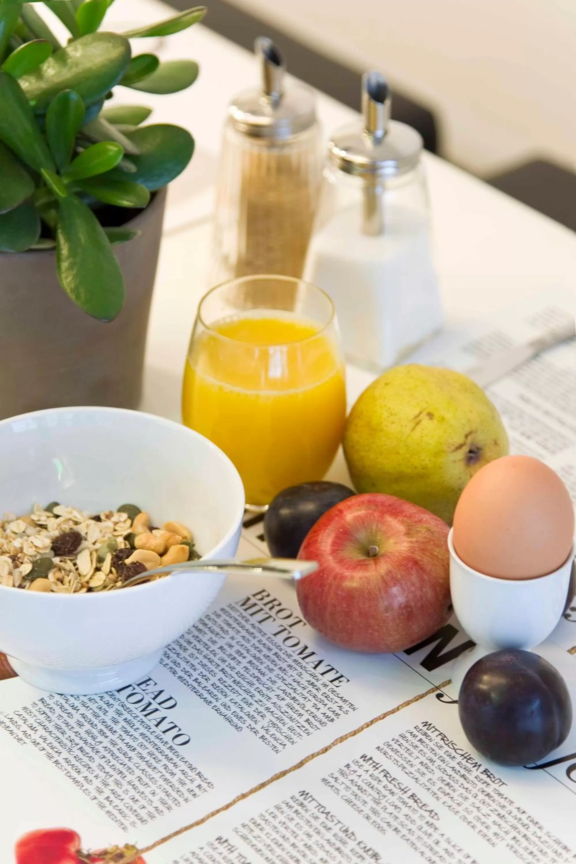 Food and drinks in Hotel Gat Point Charlie