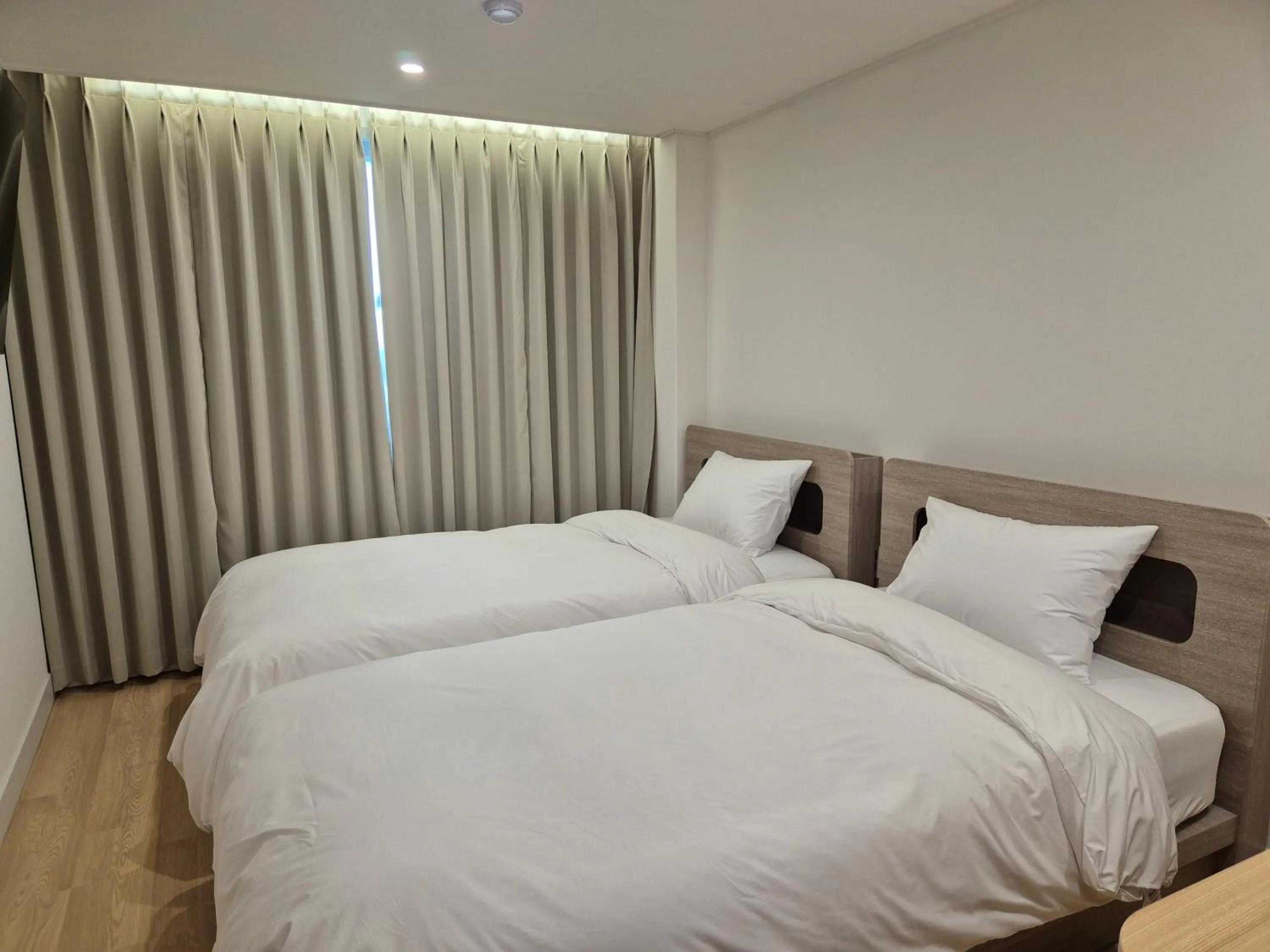 Property building, Bed in Gwang Jang Hotel
