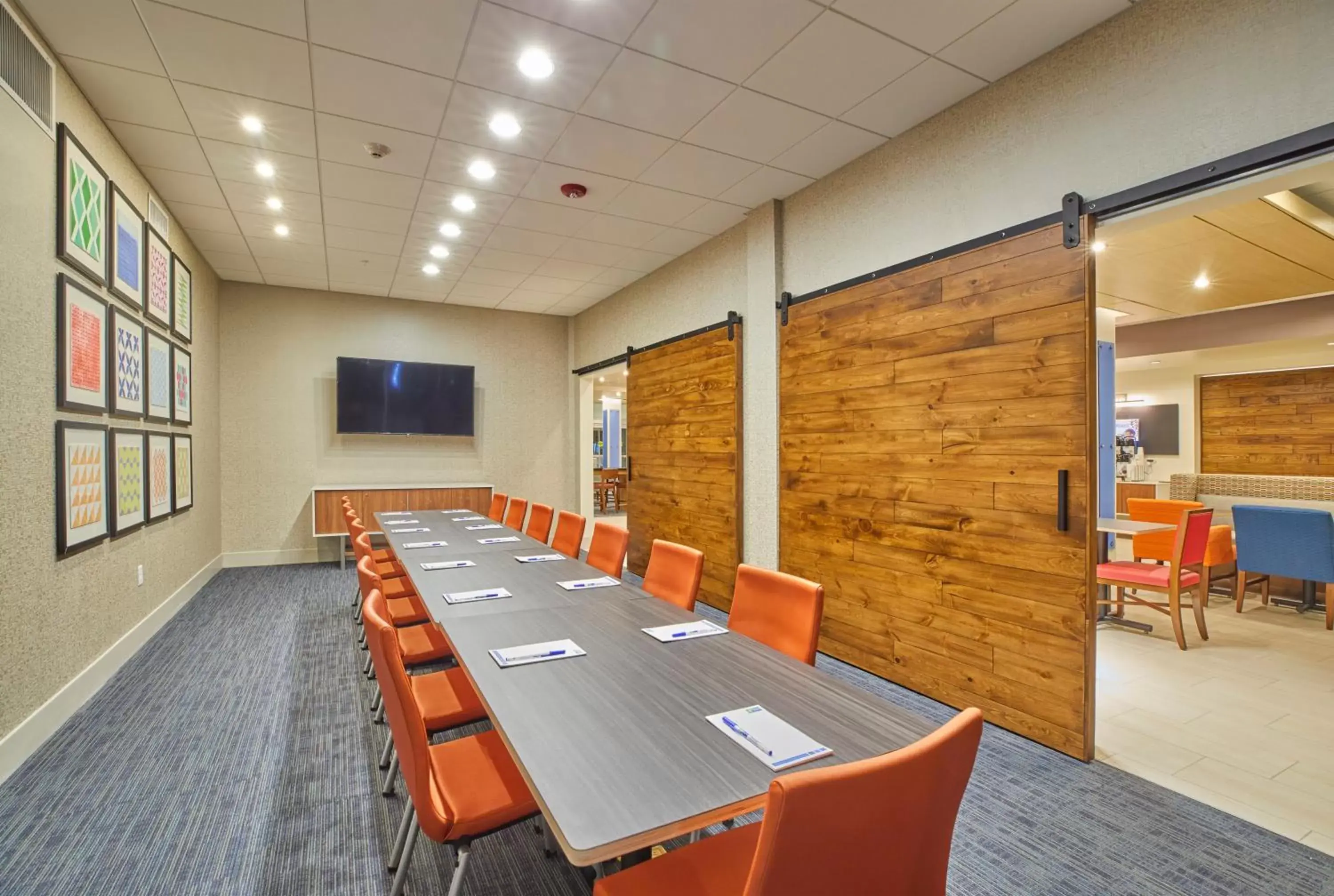 Meeting/conference room in Holiday Inn Express & Suites - Hermiston Downtown, an IHG Hotel