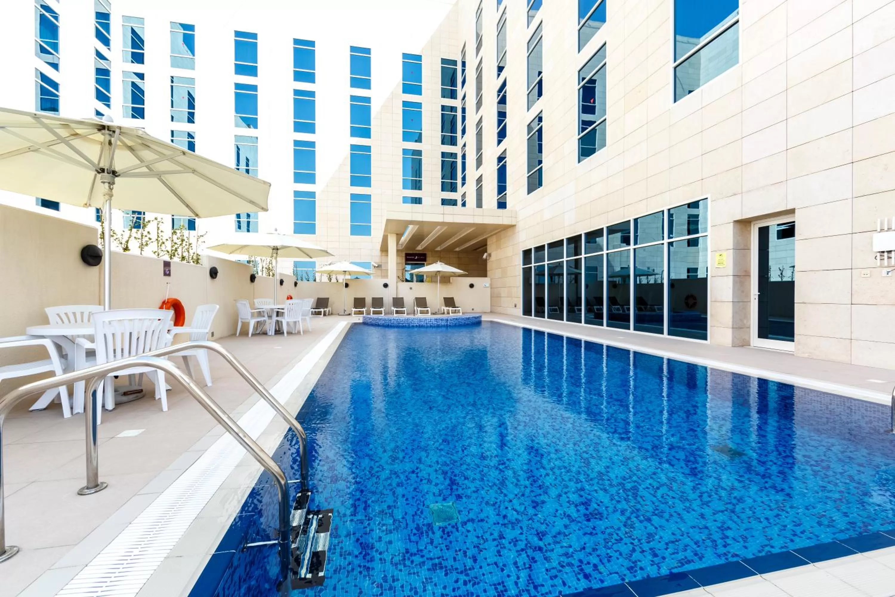 Swimming pool in Premier Inn Doha Education City