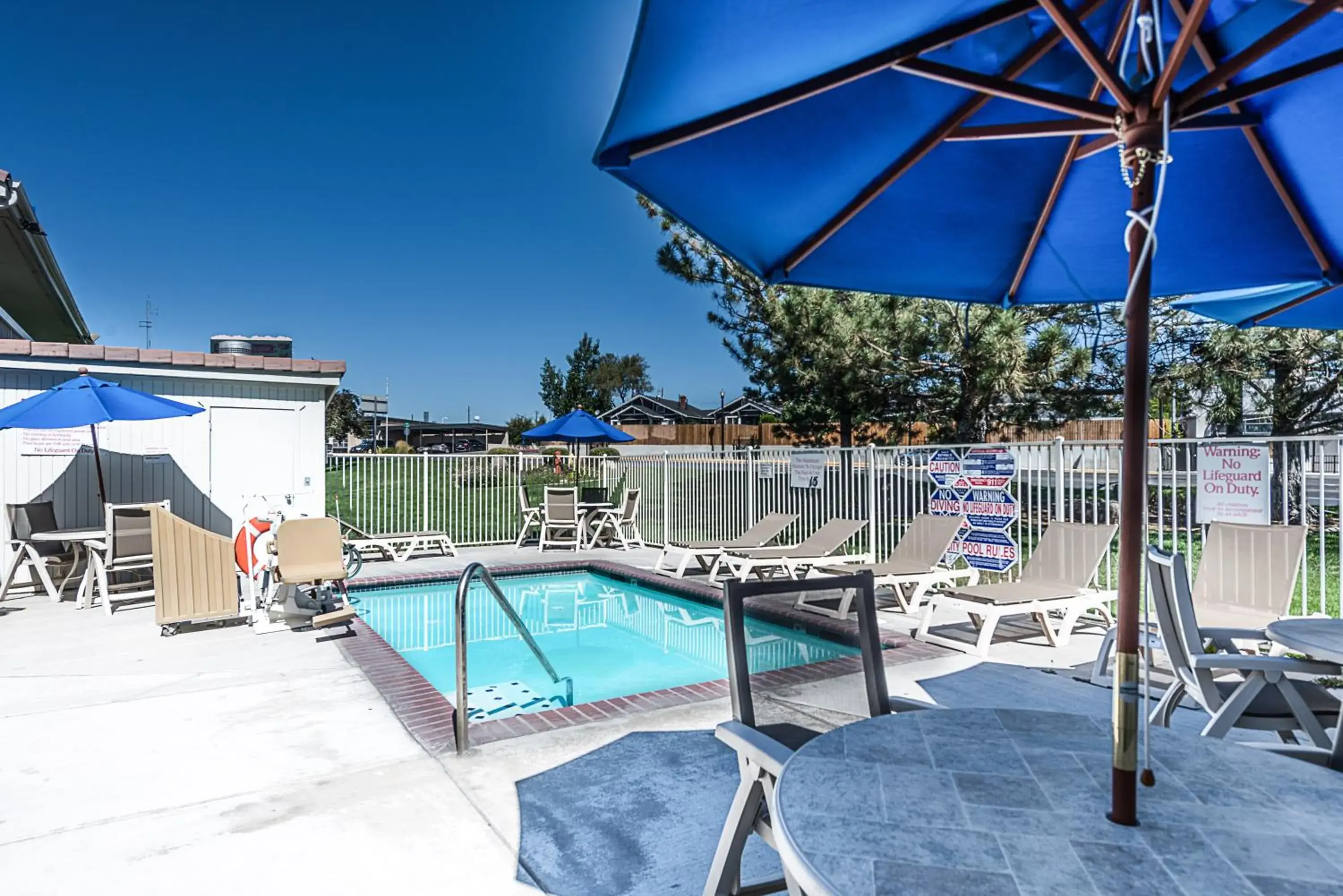 Pool view, Patio/Outdoor Area in Motel 6-Sparks, NV - Airport - Sparks