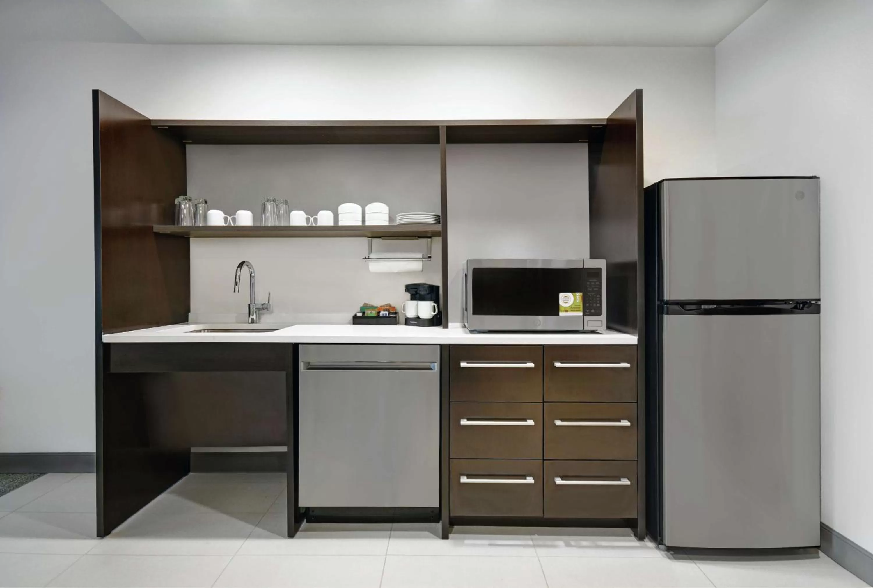 Kitchen or kitchenette in Home2 Suites By Hilton Lawrenceville Atlanta Sugarloaf, Ga