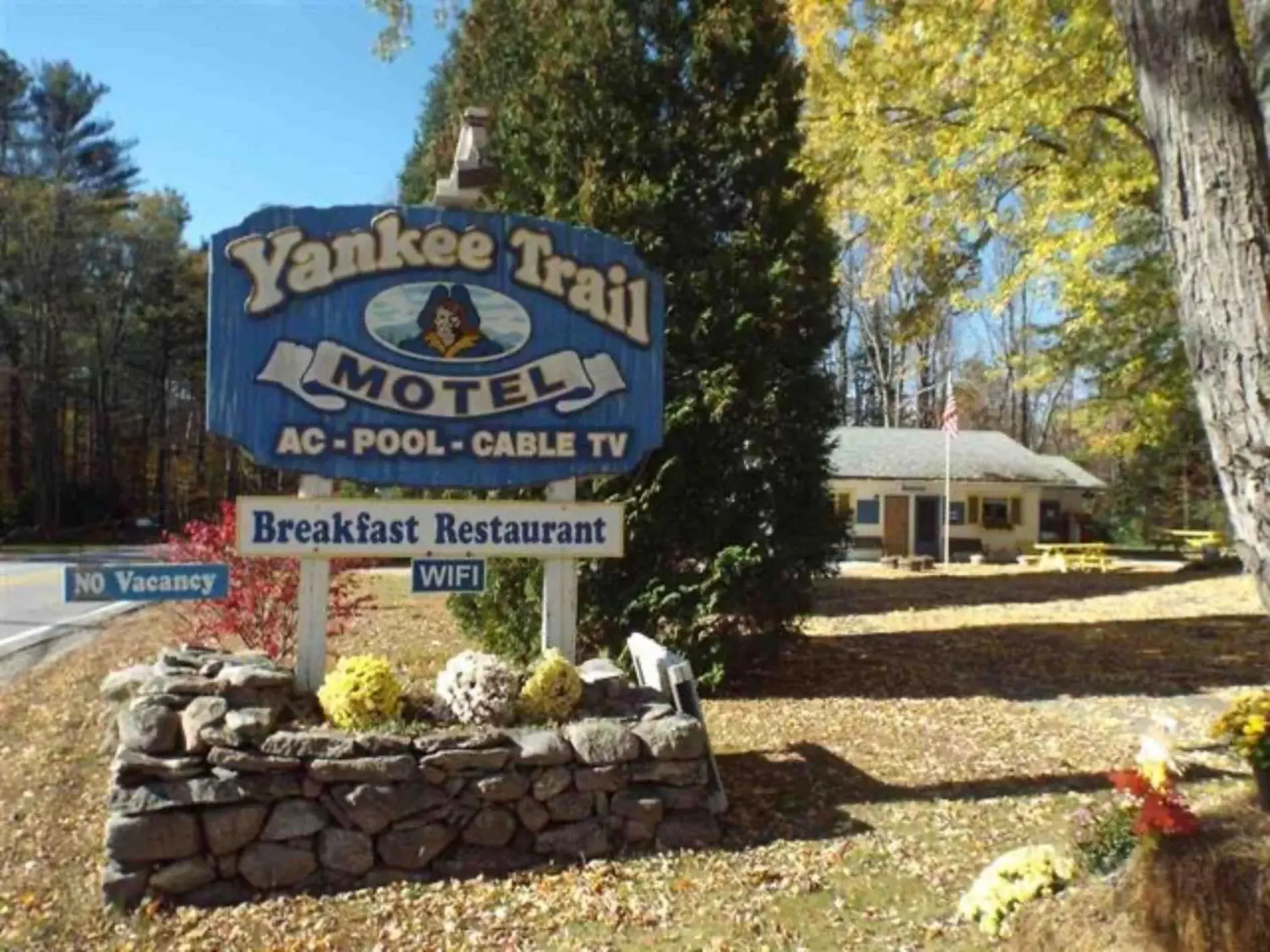 Property building in Yankee Trail Motel
