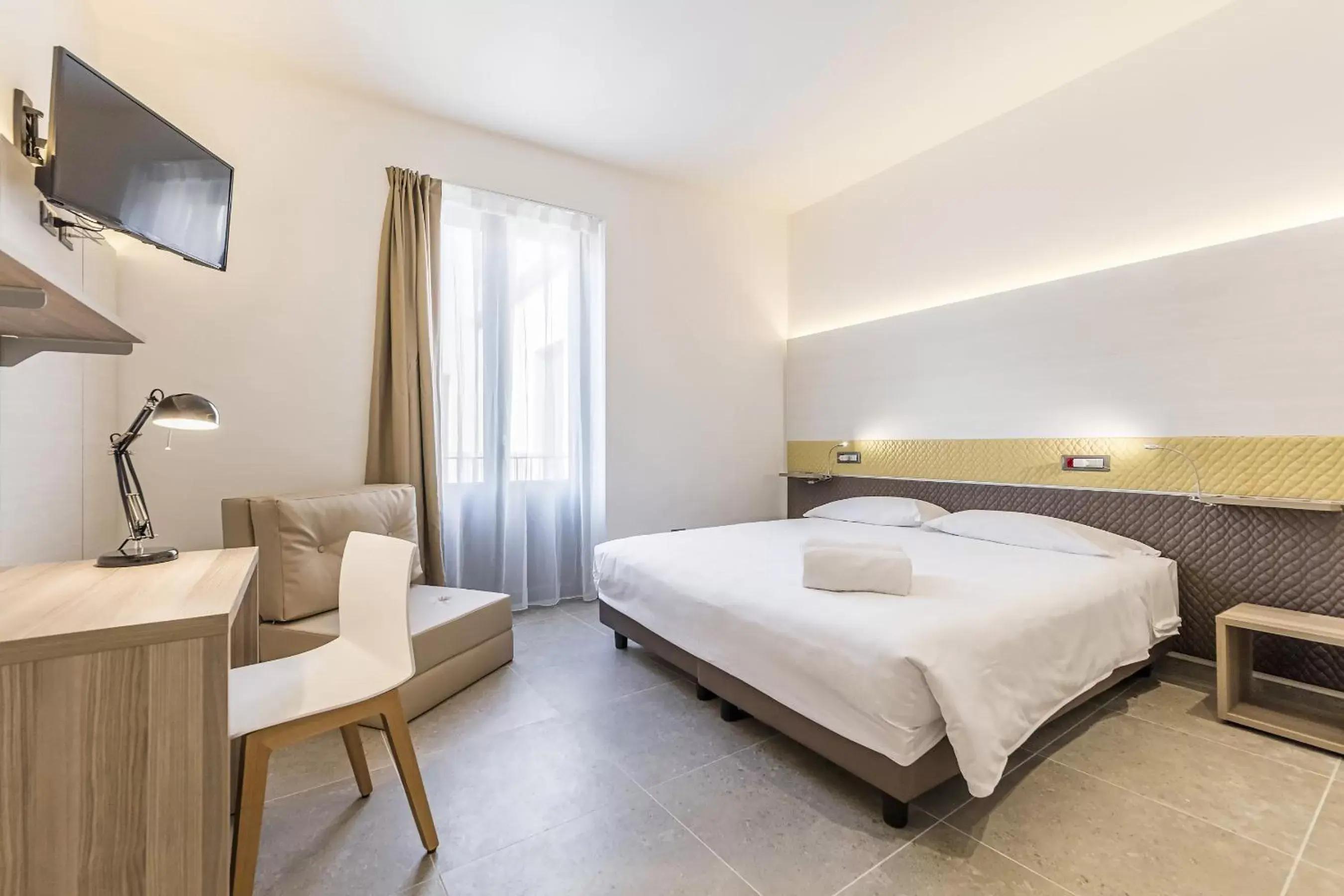 Bedroom, Bed in Camplus Guest Palermo