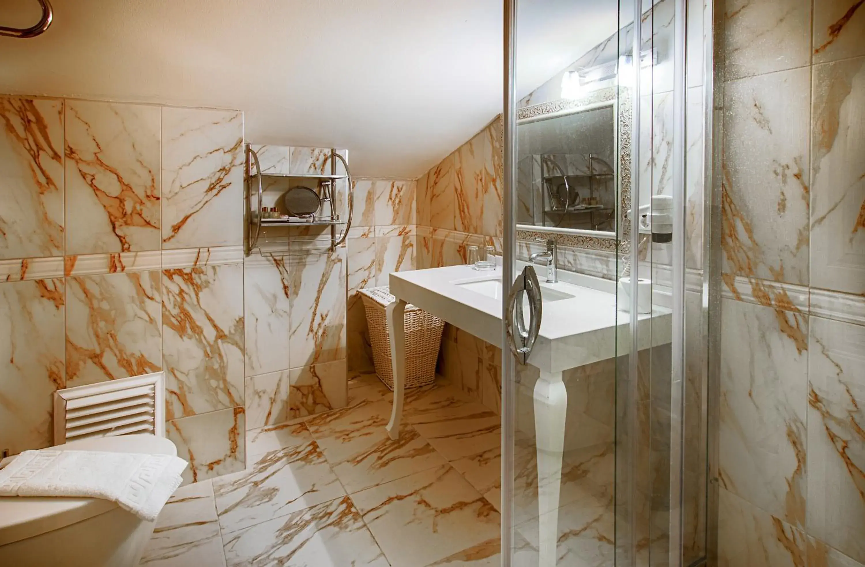 Shower, Bathroom in Romance Beach Hotel