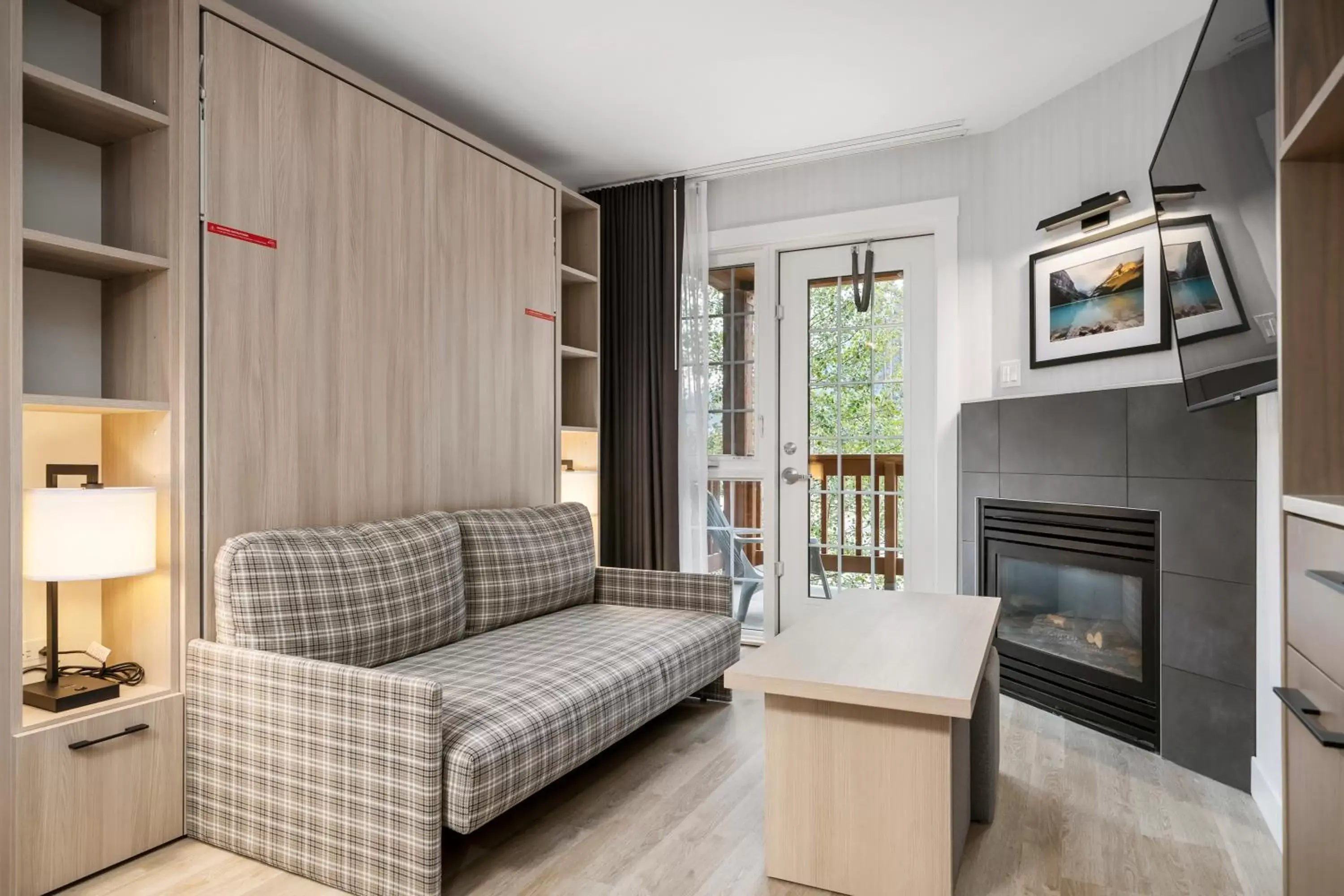 Bed, Seating Area in Lake Louise Inn