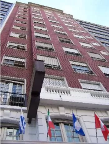 Facade/entrance in King's Hotel