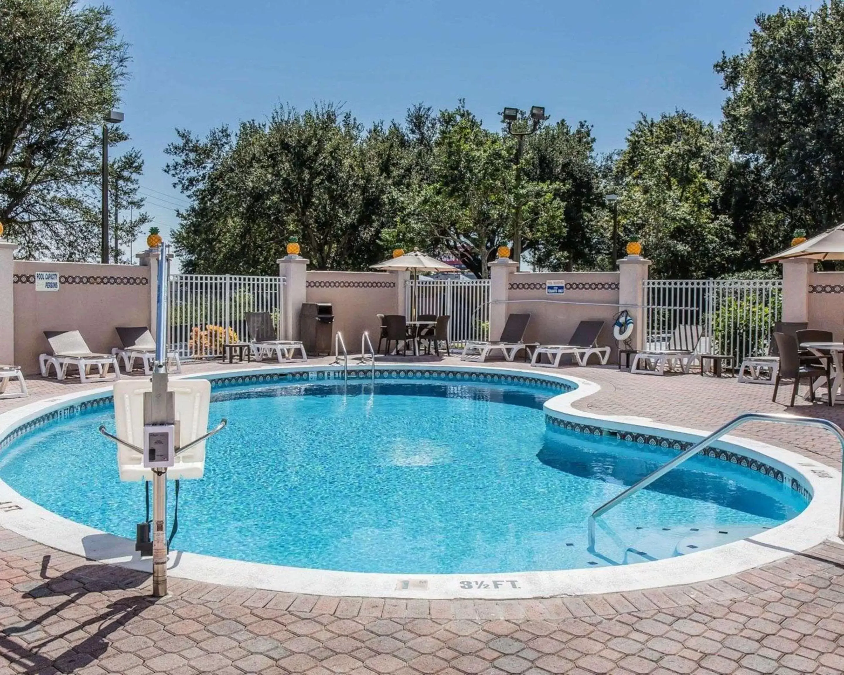 On site, Swimming Pool in Comfort Inn & Suites Lakeland North I-4