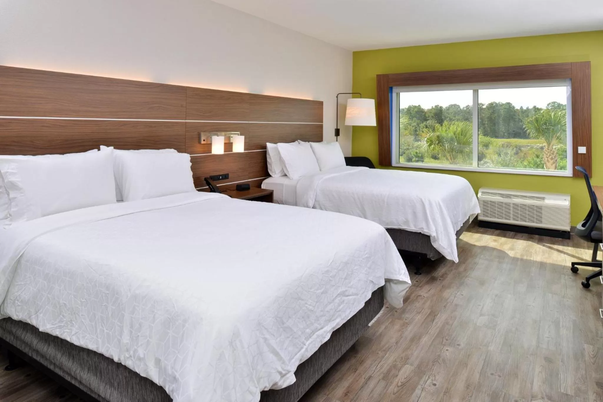 Photo of the whole room, Bed in Holiday Inn Express Orlando - South Park by IHG