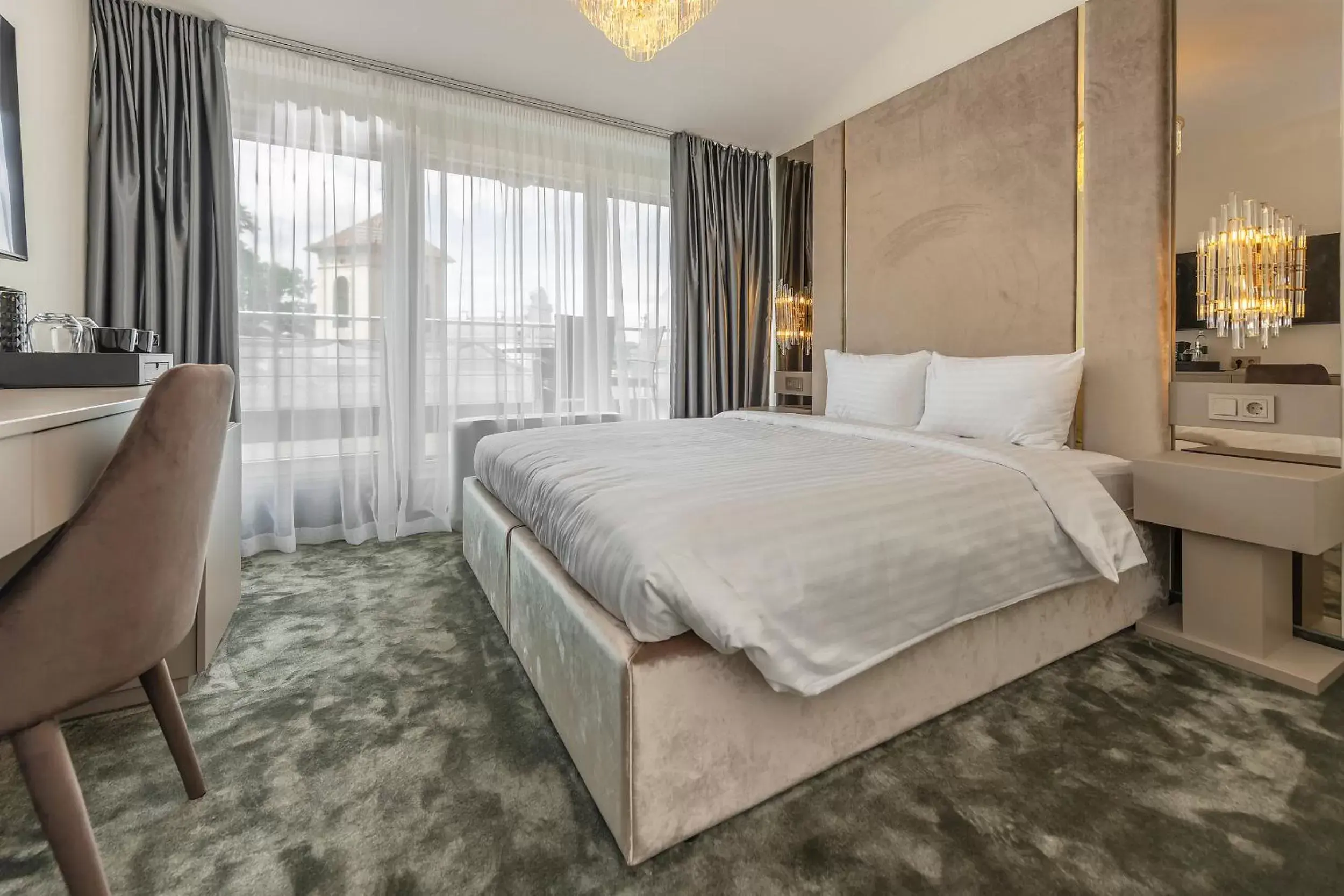 Photo of the whole room, Bed in St Palace Hotel Photo of the whole room, Bed in St Palace Hotel