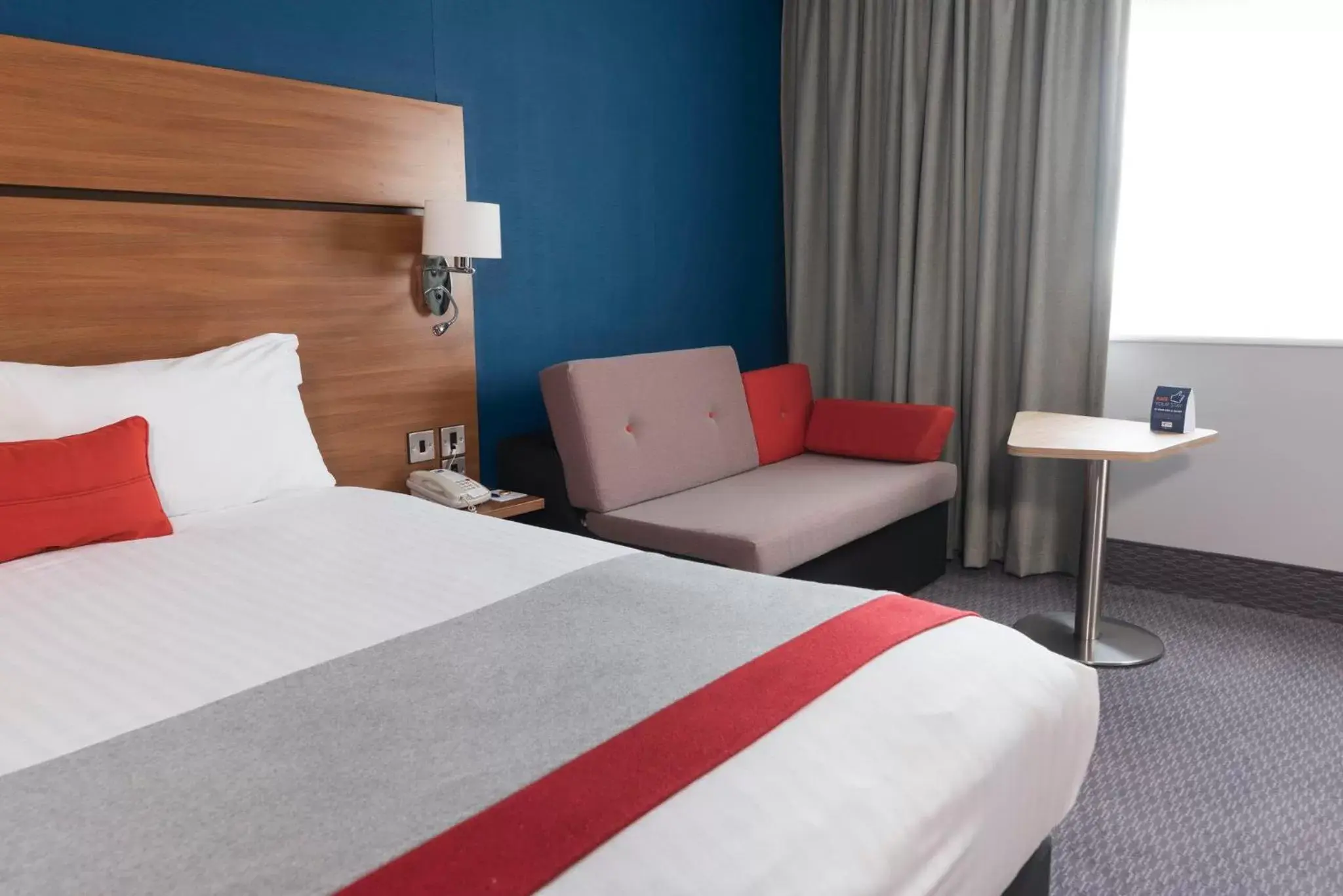 Photo of the whole room, Bed in Holiday Inn Express Birmingham Star City, an IHG Hotel