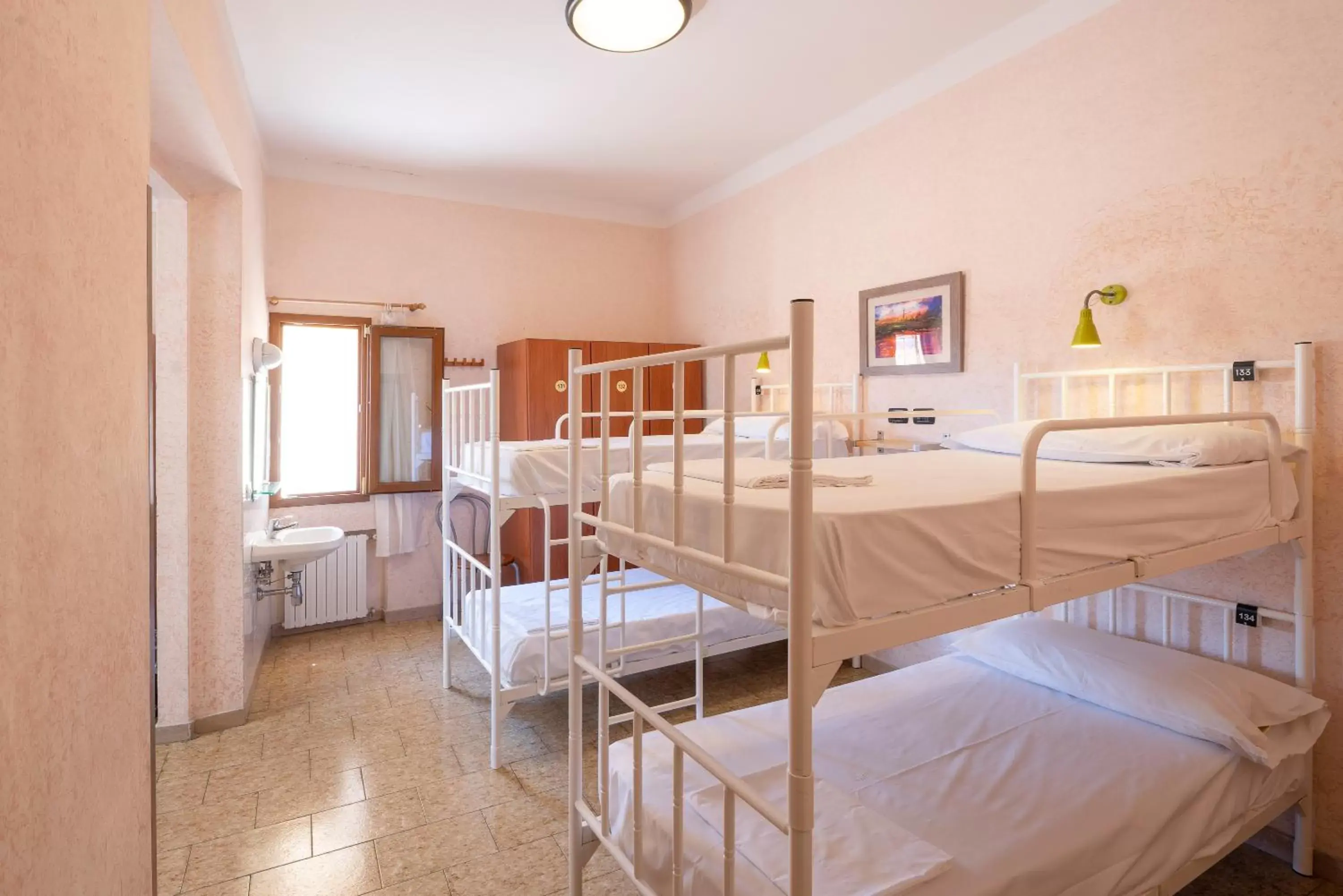 Bunk Bed in Hostel Archi Rossi