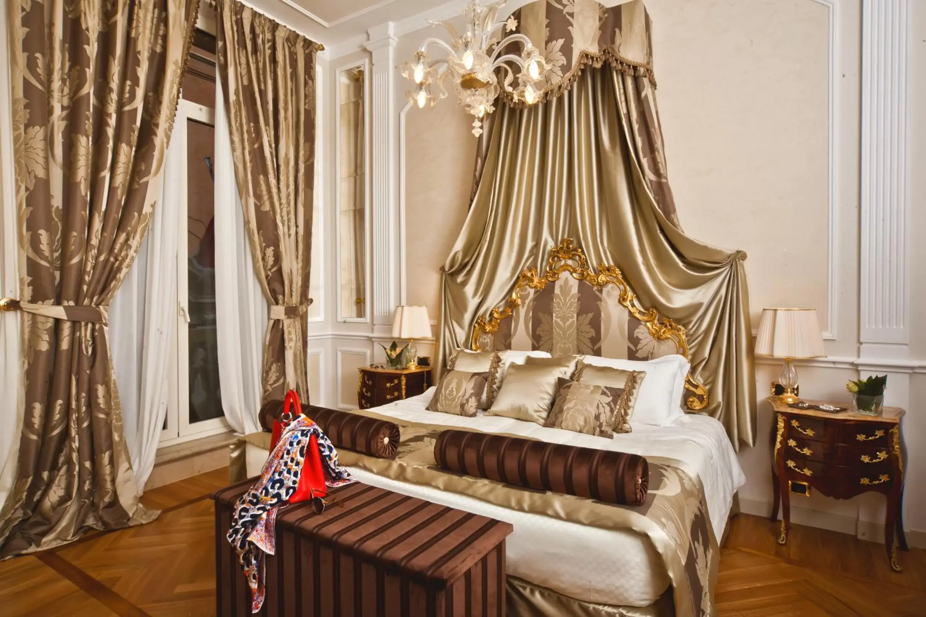 Bedroom, Seating Area in Grand Hotel Majestic gia' Baglioni