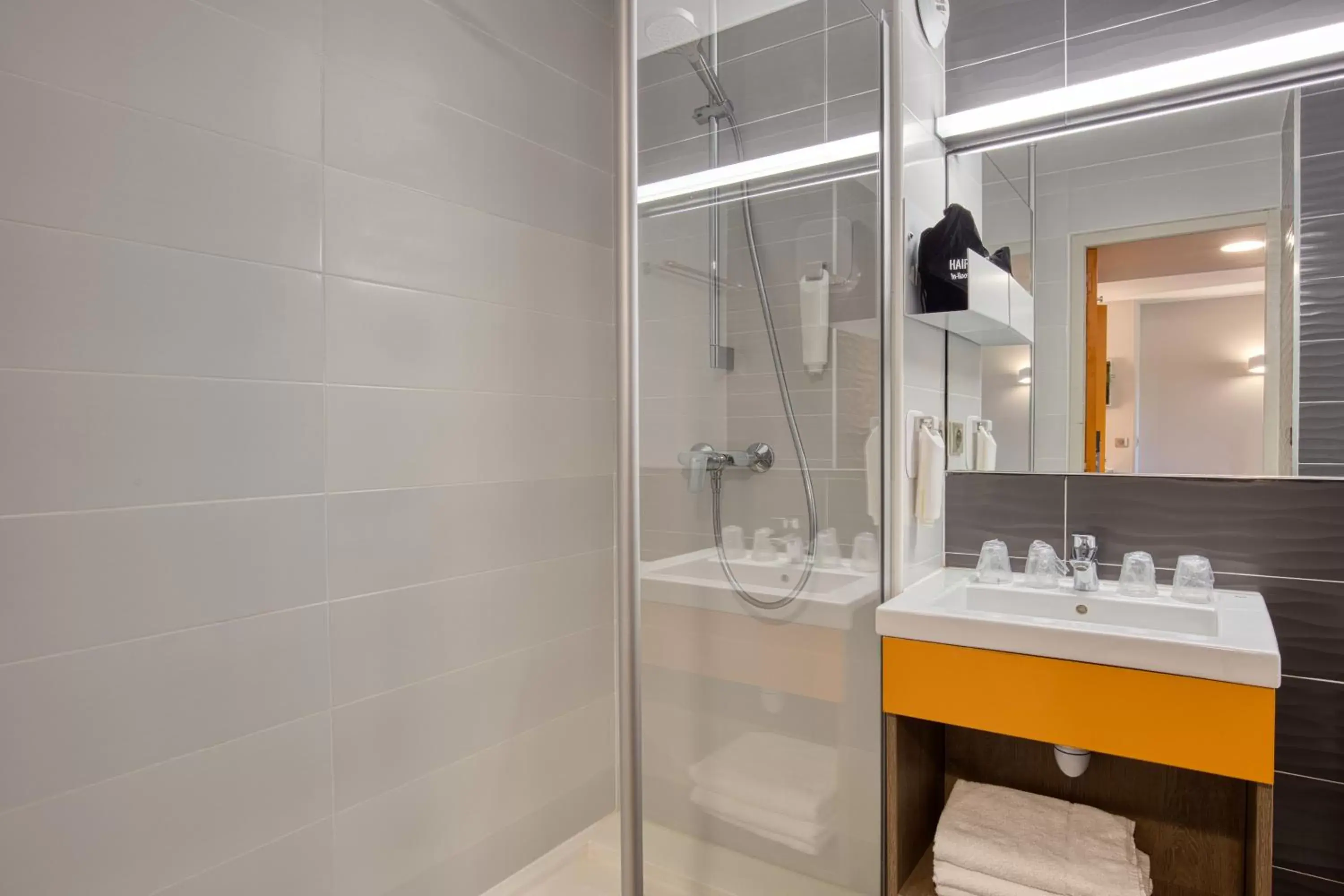 Shower, Bathroom in Best Western Hotelio Montpellier Sud