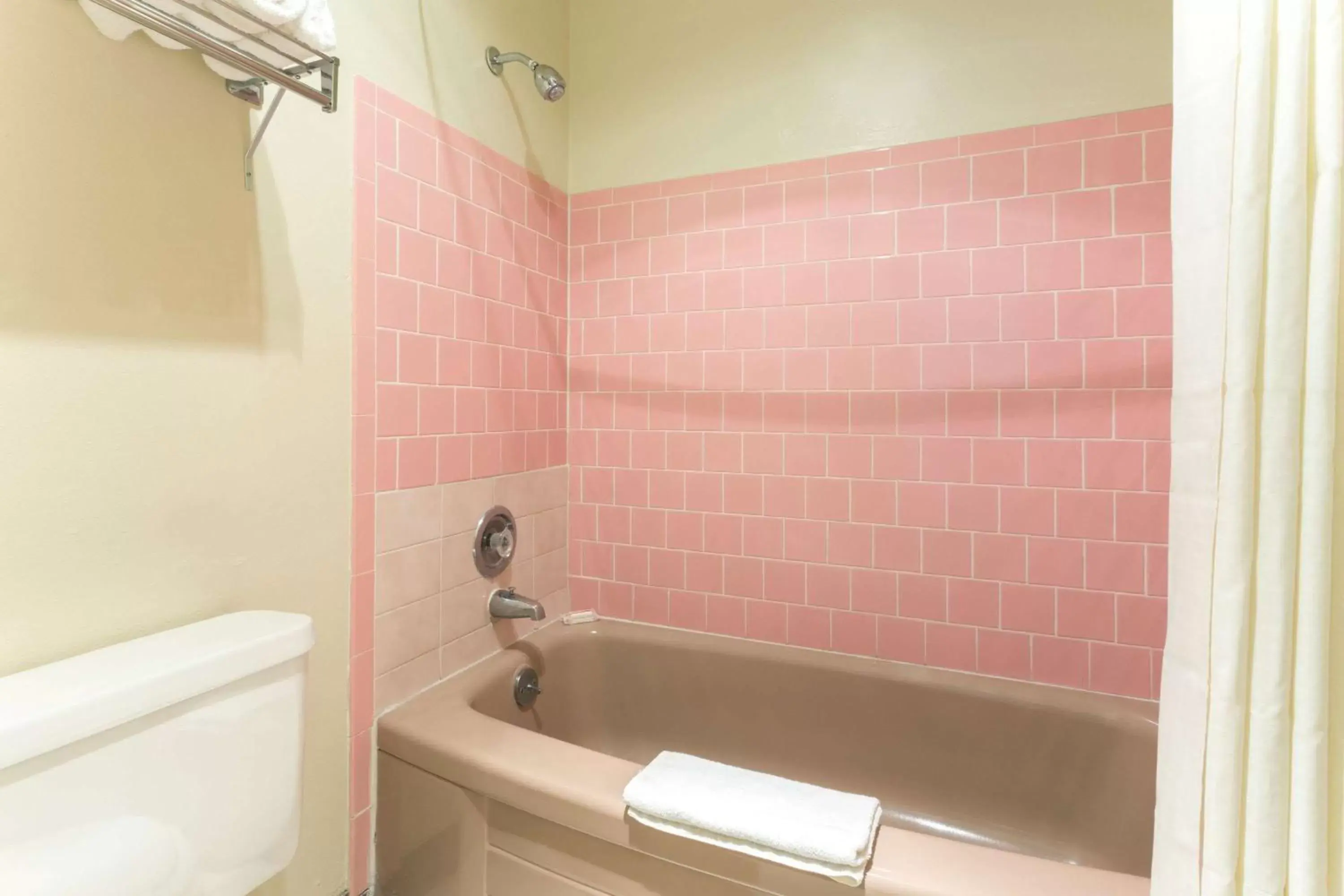 Photo of the whole room, Bathroom in Knights Inn - Baker City