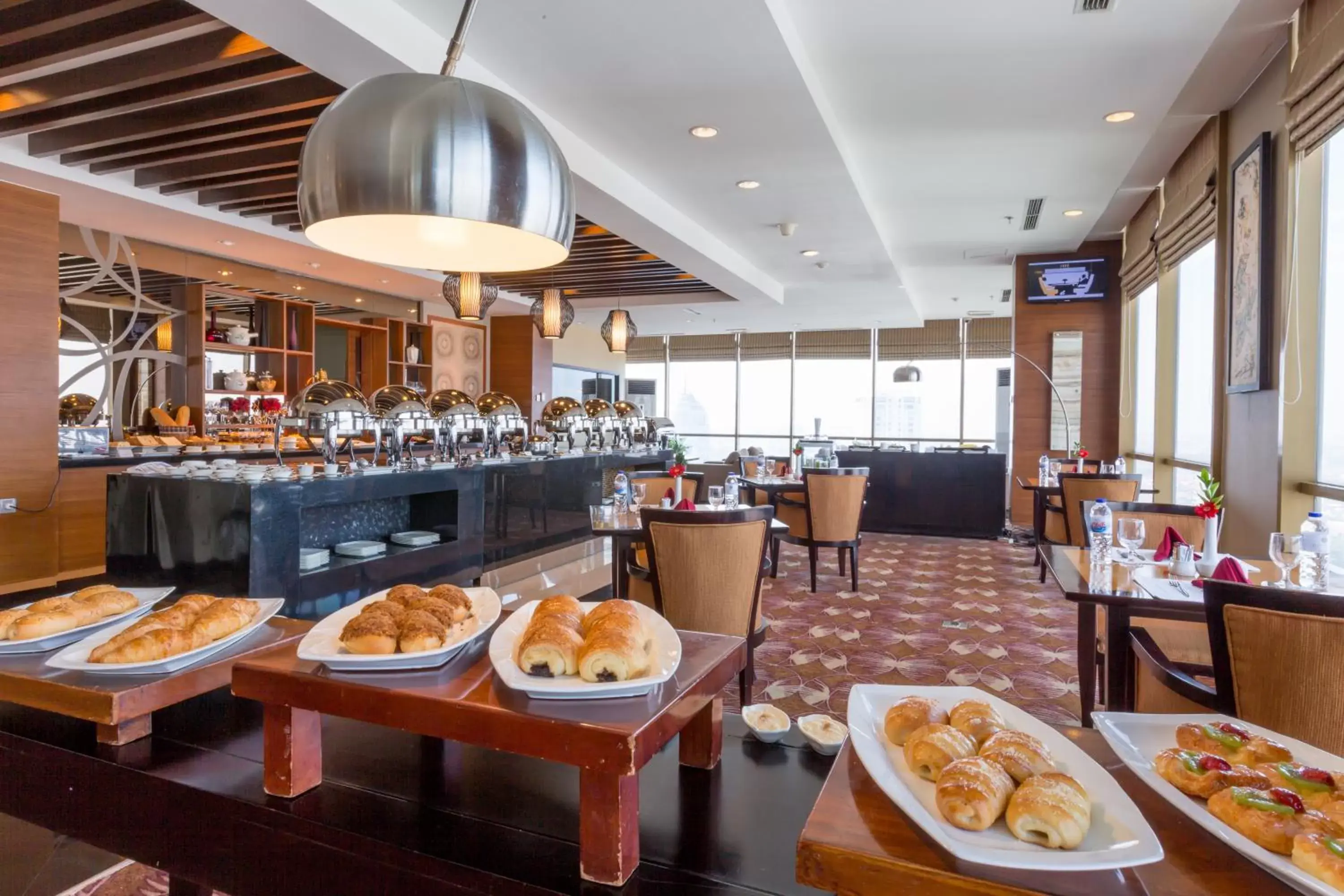 Restaurant/places to eat in Wyndham Surabaya Restaurant/places to eat in Wyndham Surabaya