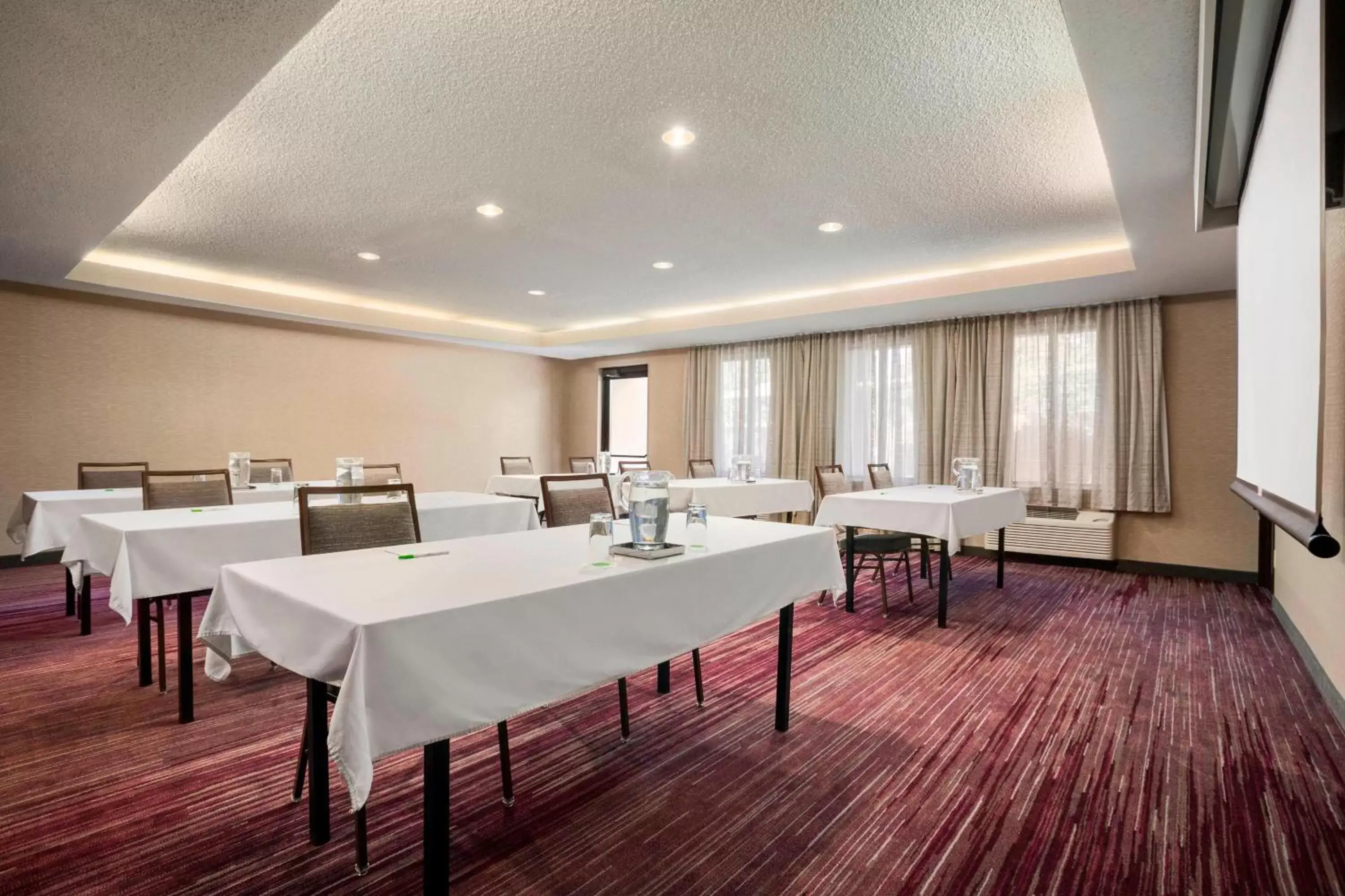 Meeting/conference room in Courtyard by Marriott Springfield