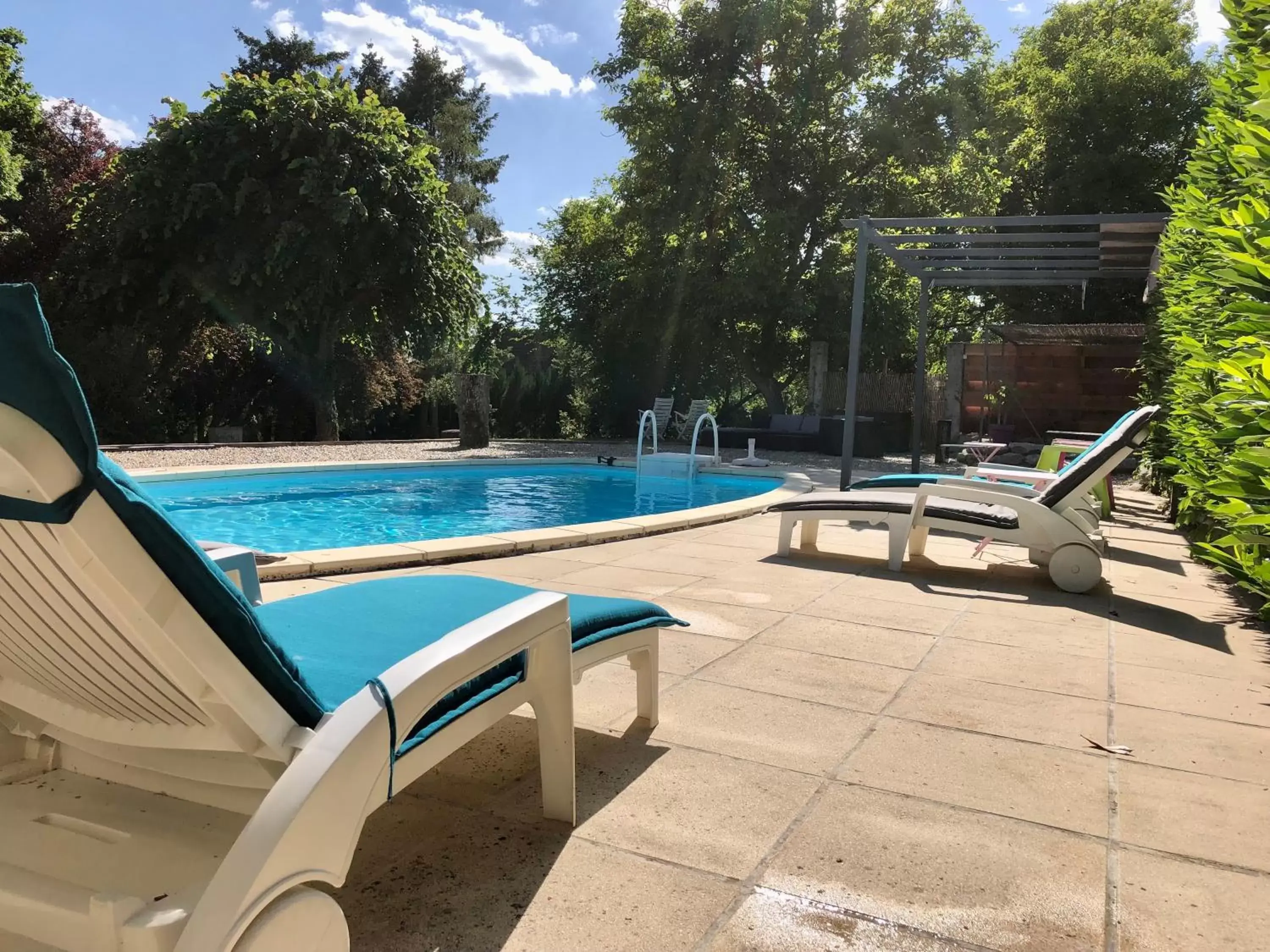 Swimming Pool in Au Bonheur Dupré B&B