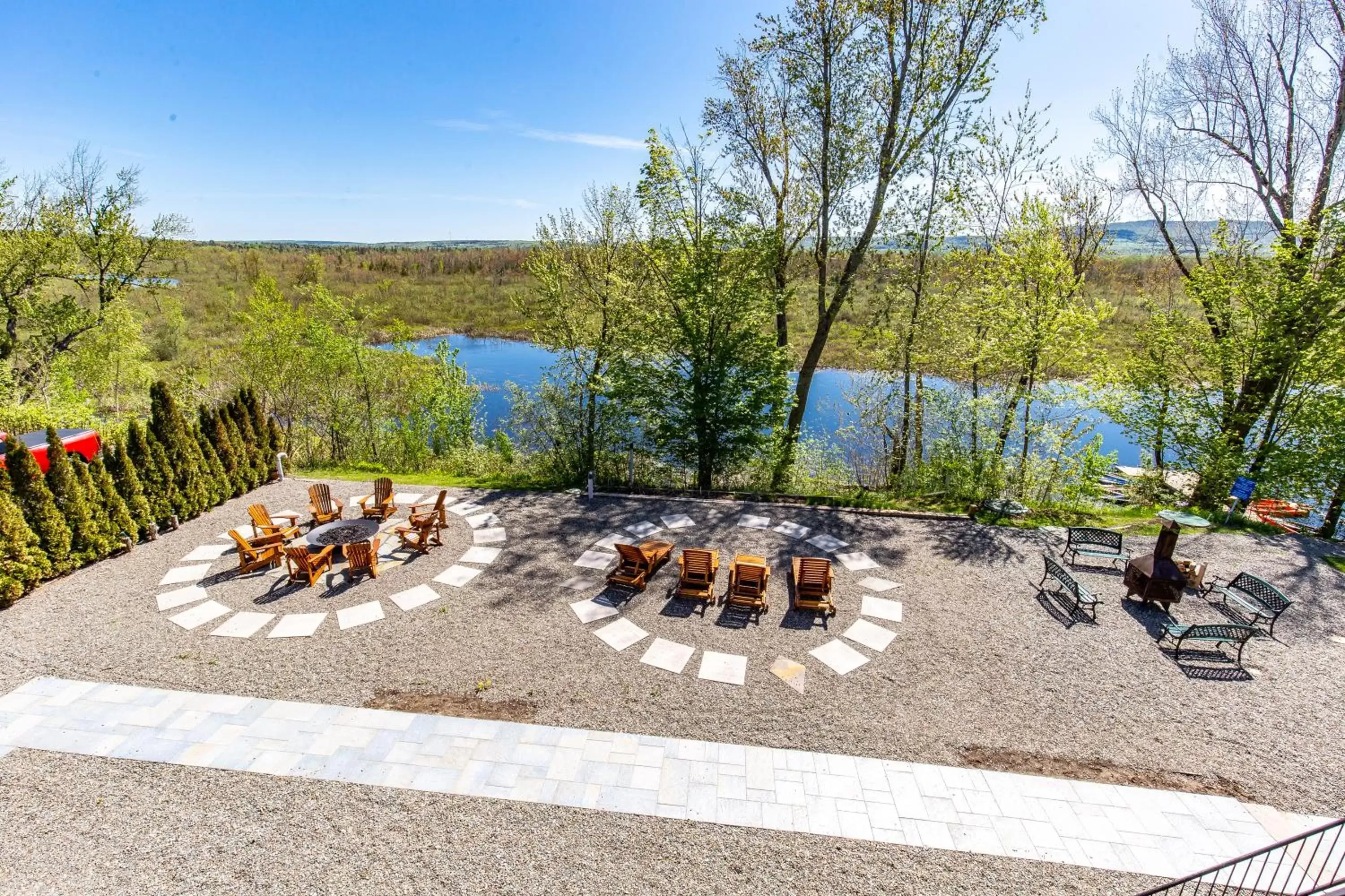 Garden view in Hotel Lac Brome