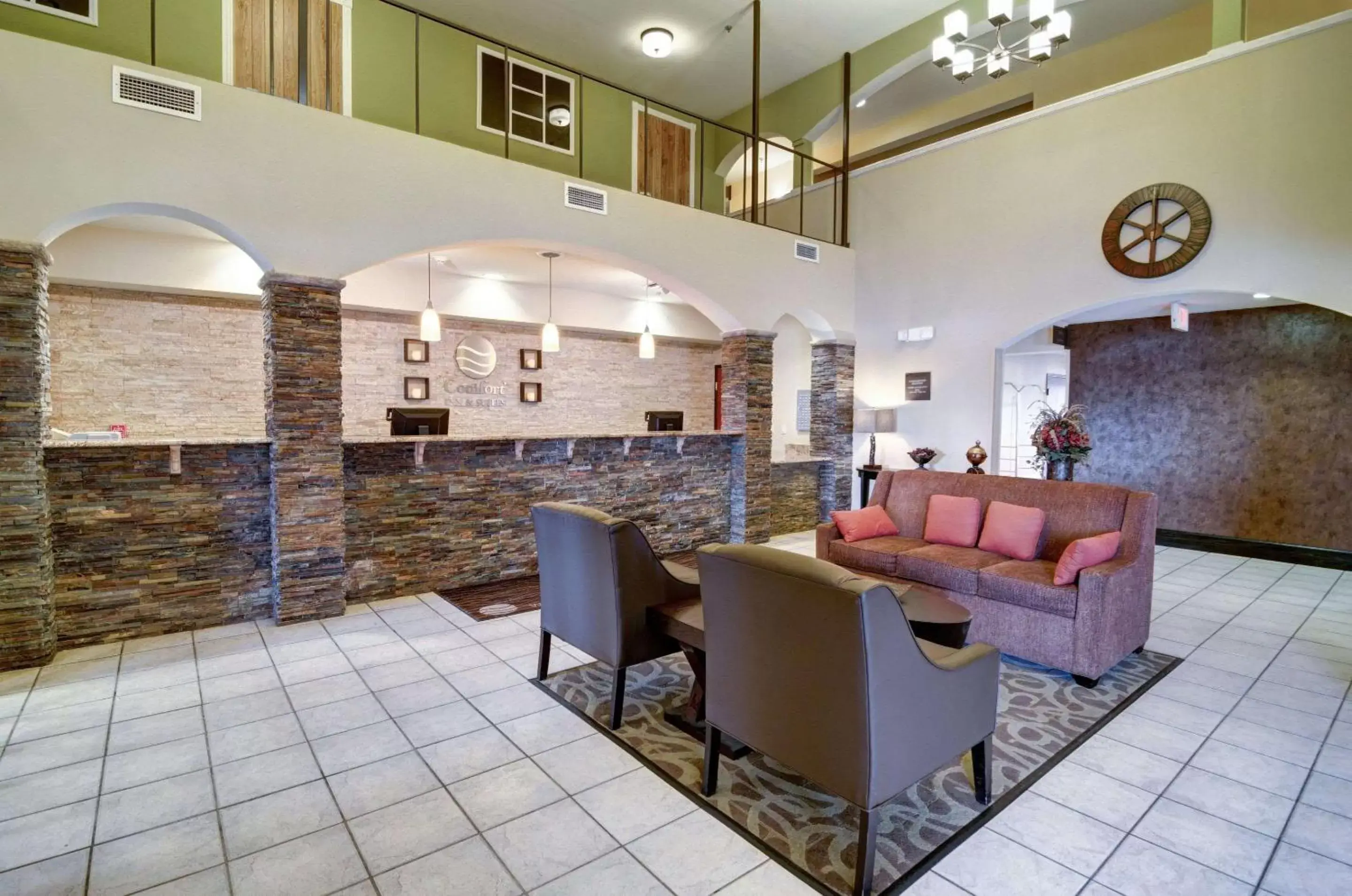 Lobby or reception, Lounge/Bar in Comfort Inn and Suites Medical West