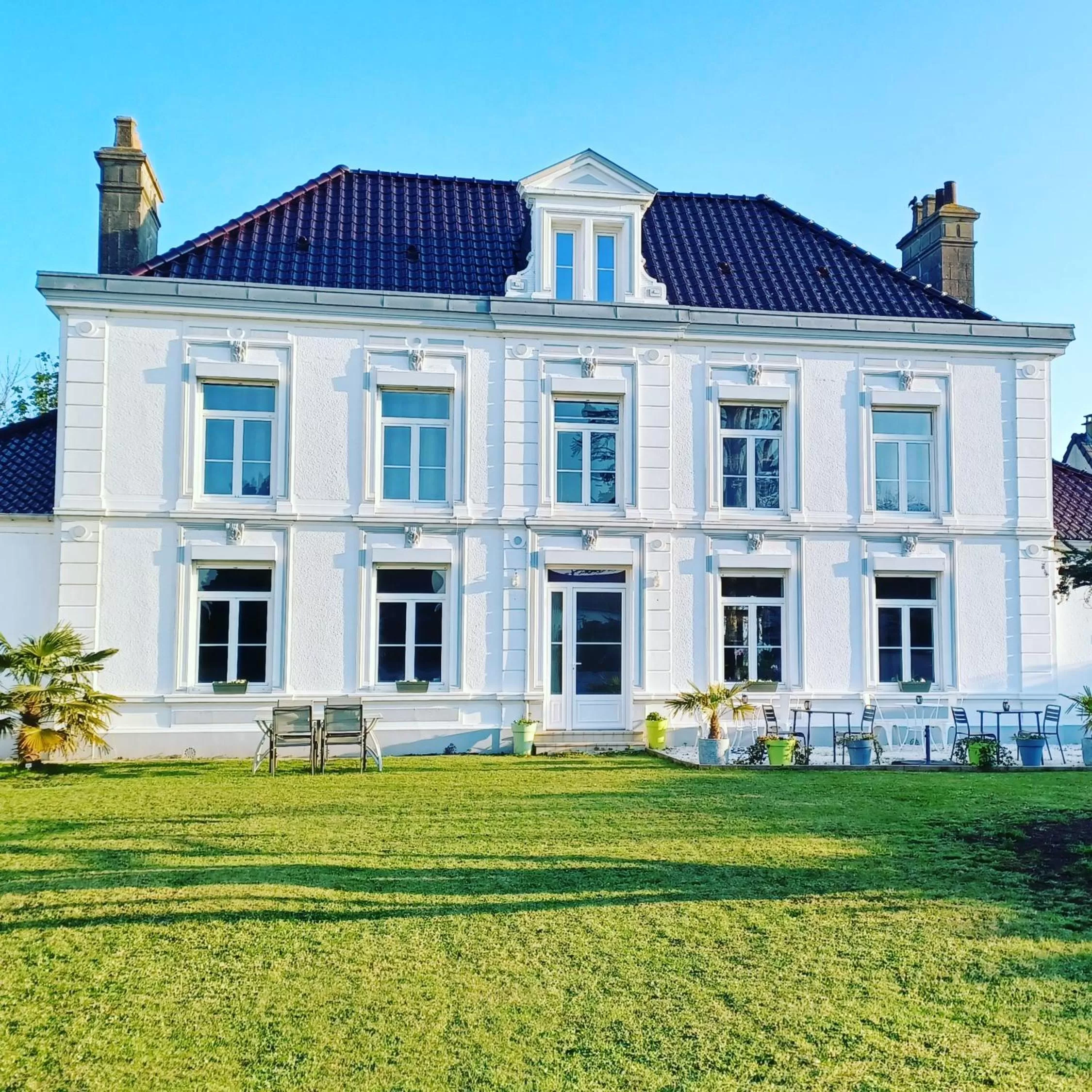 Property Building in La Carte Postale