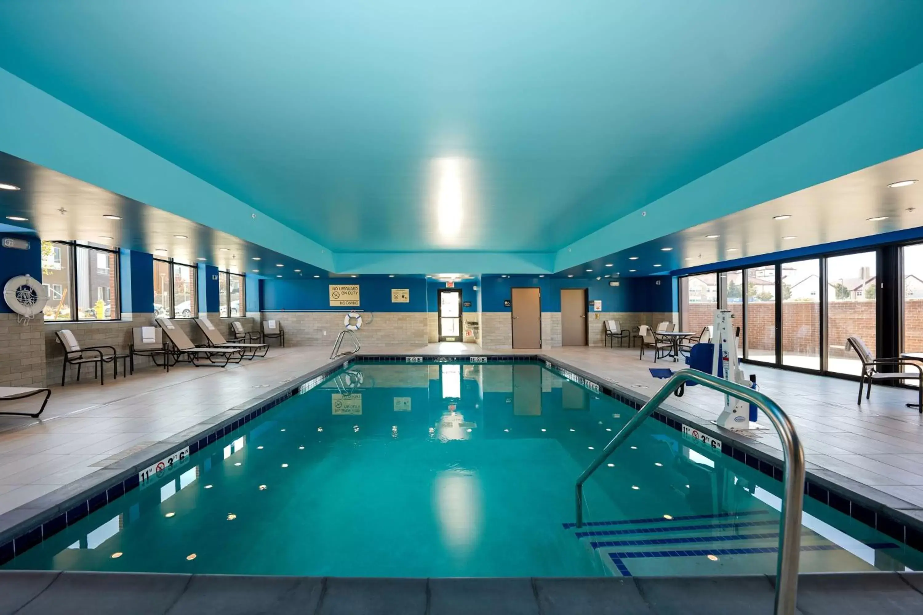 Pool view, Swimming Pool in Hampton Inn & Suites Aurora South, Co