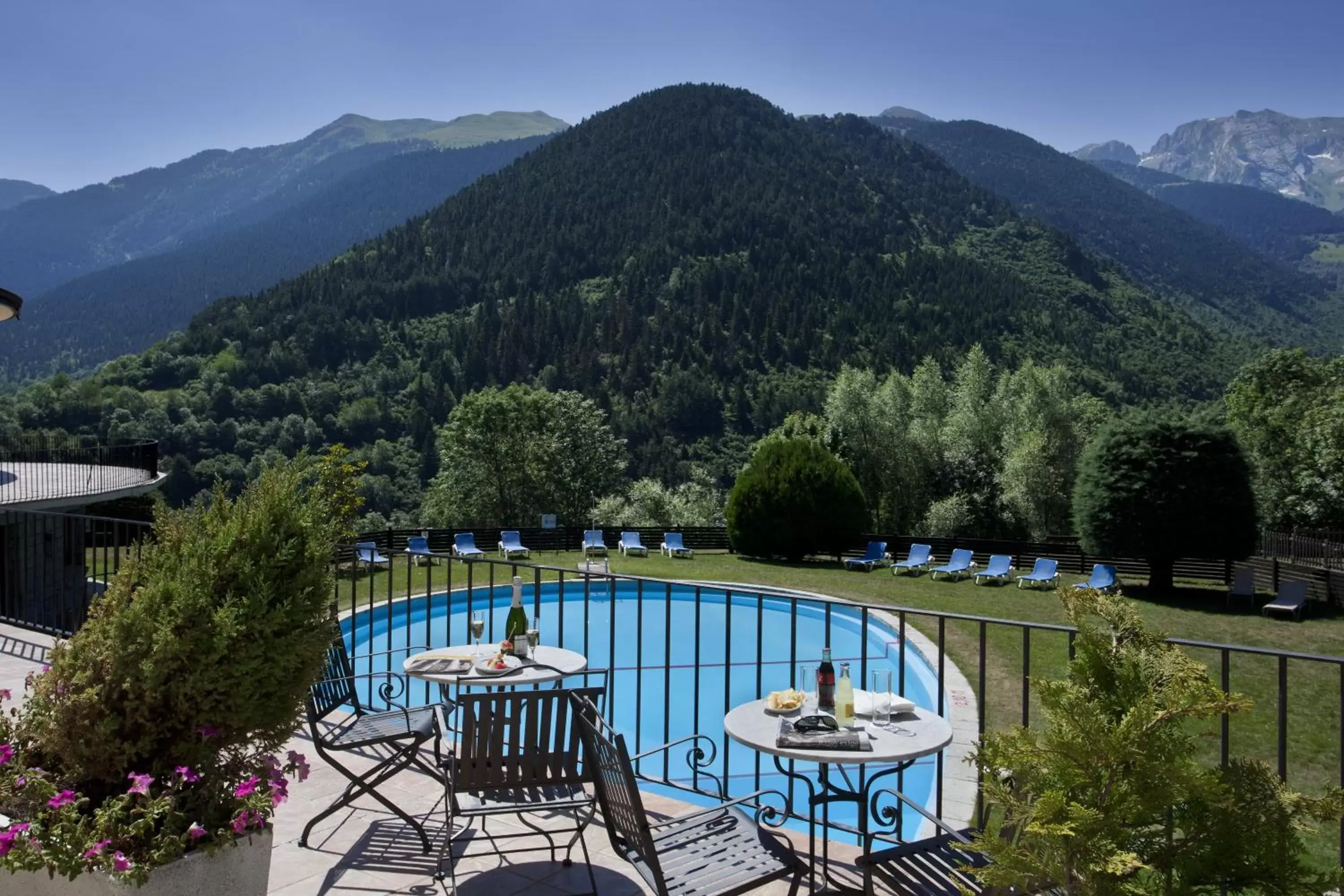 Pool View in Parador de Vielha