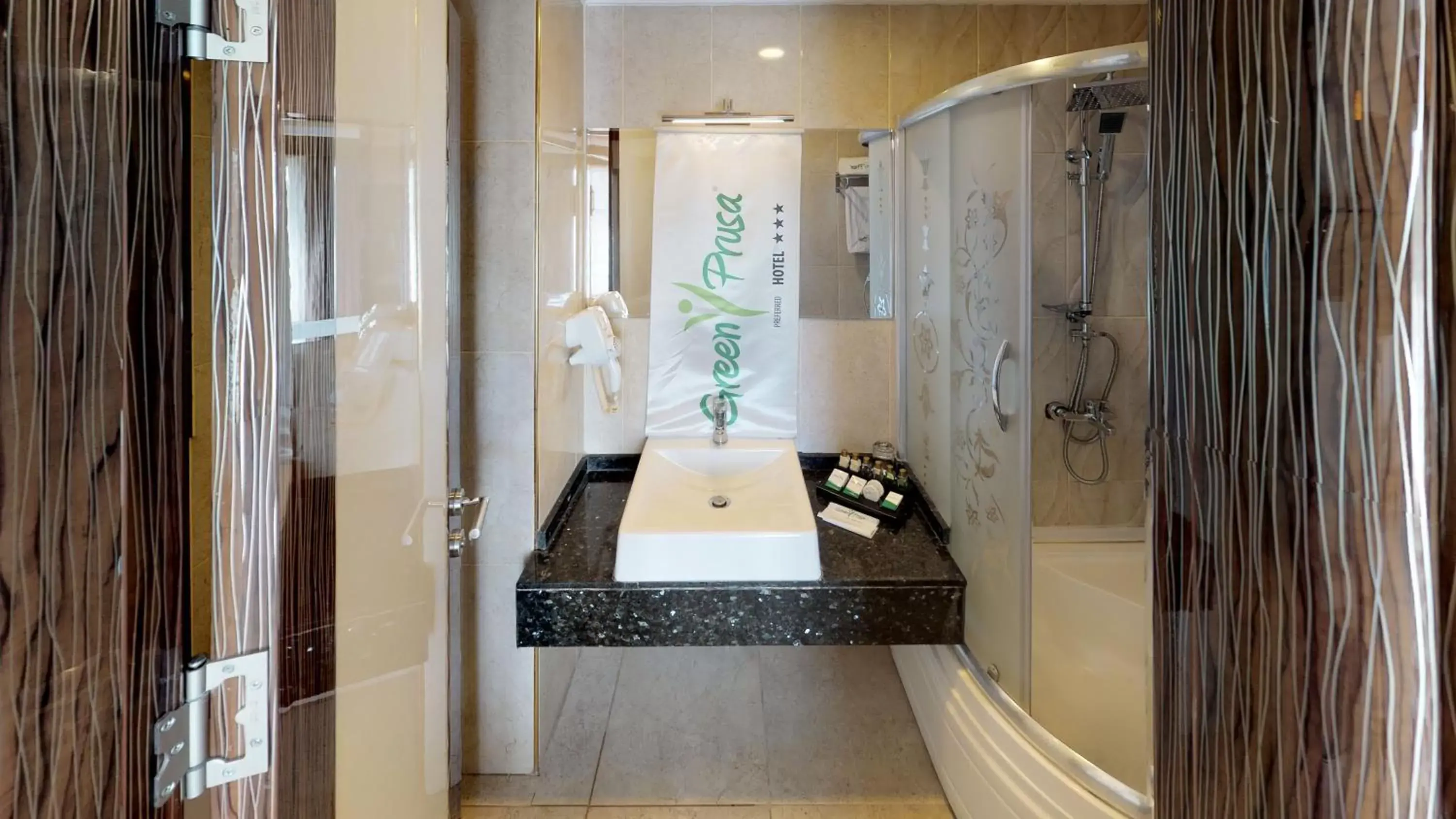 Bathroom in Green Prusa Hotel