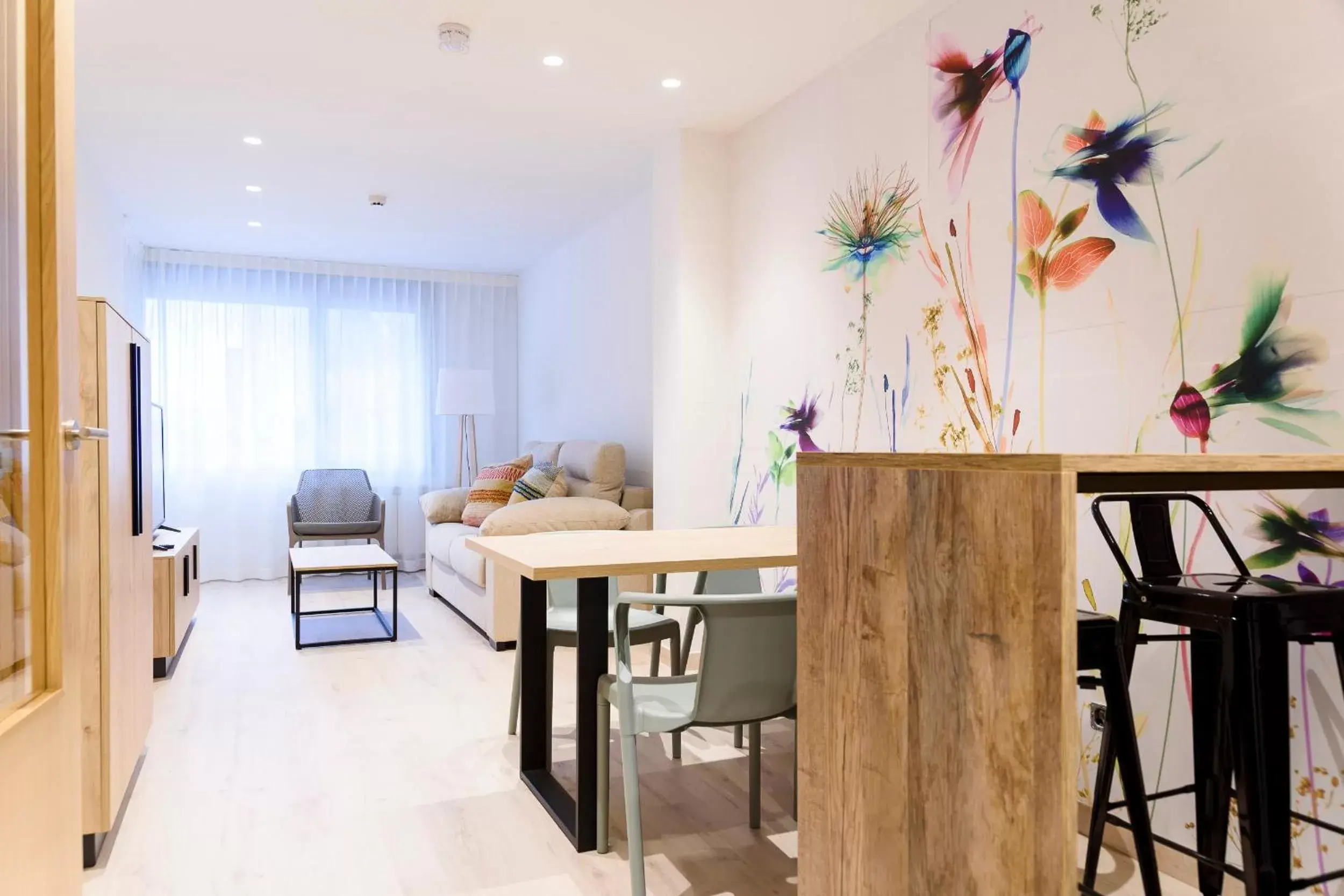 Living room, Dining Area in APARTHOTEL SALBURUA