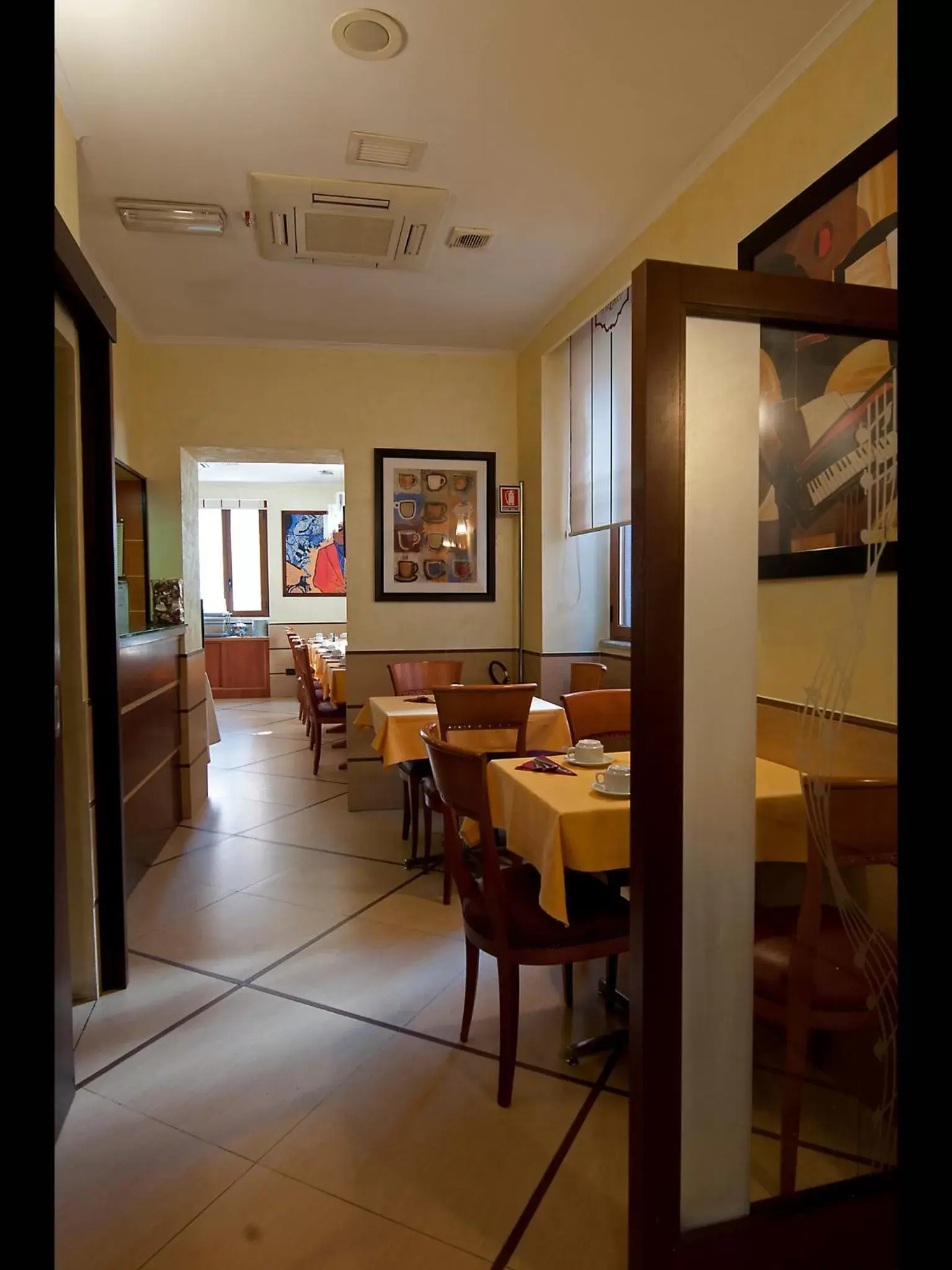 Lounge or bar, Restaurant/Places to Eat in Hotel Lirico