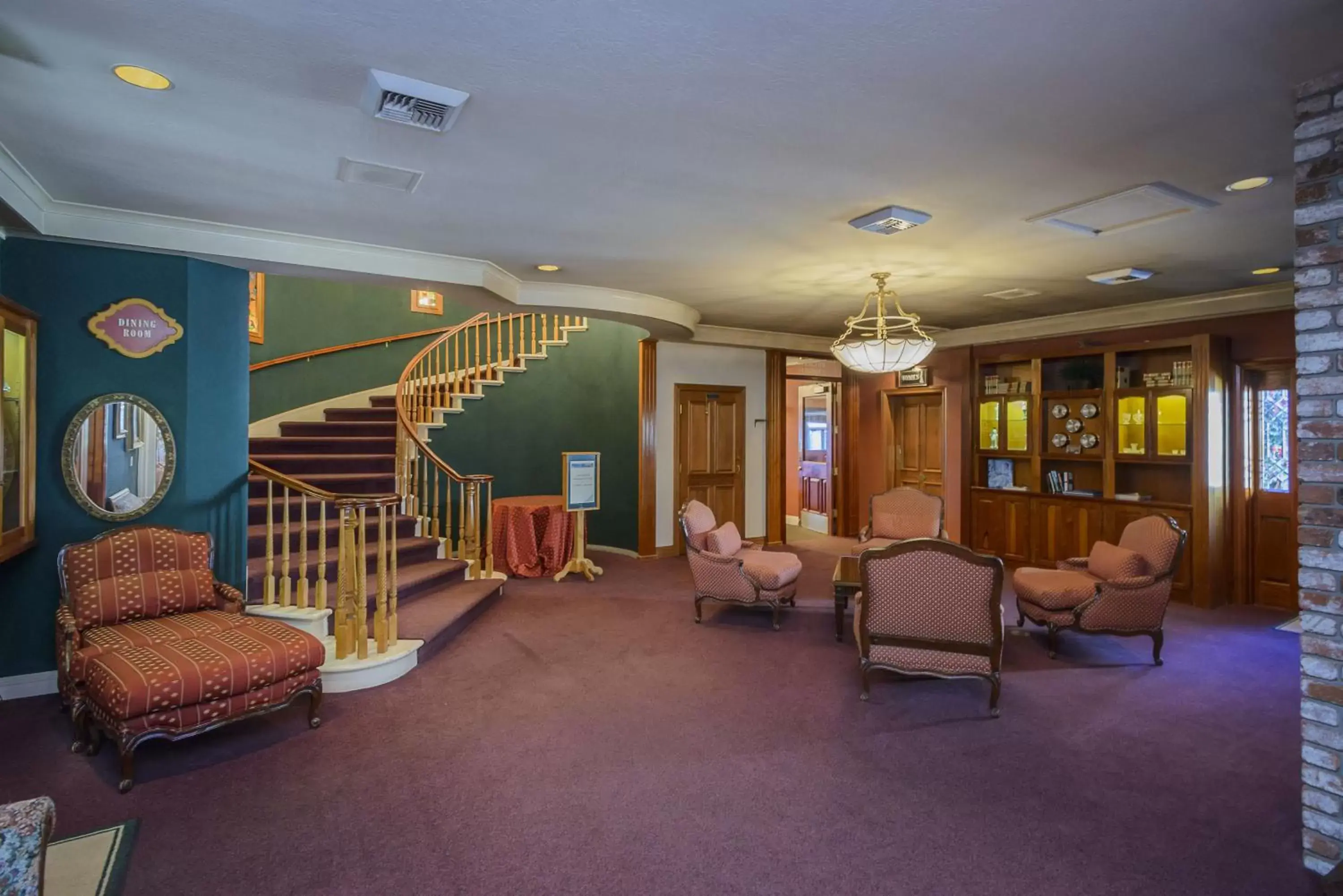 Communal lounge/ TV room, Seating Area in Hill House Inn