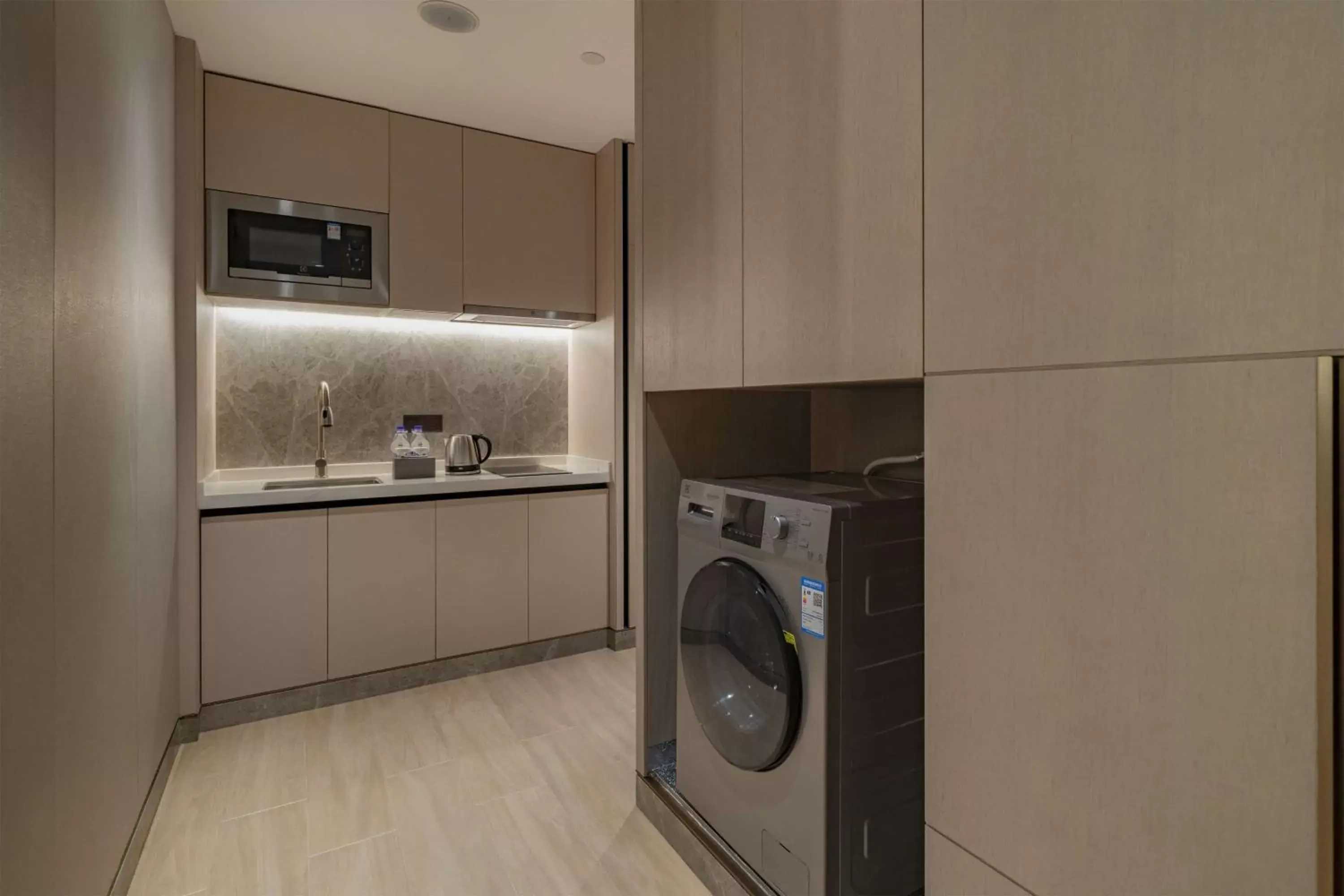 Kitchen or kitchenette, Kitchen/Kitchenette in DoubleTree By Hilton Shenzhen Nanshan Hotel & Residences