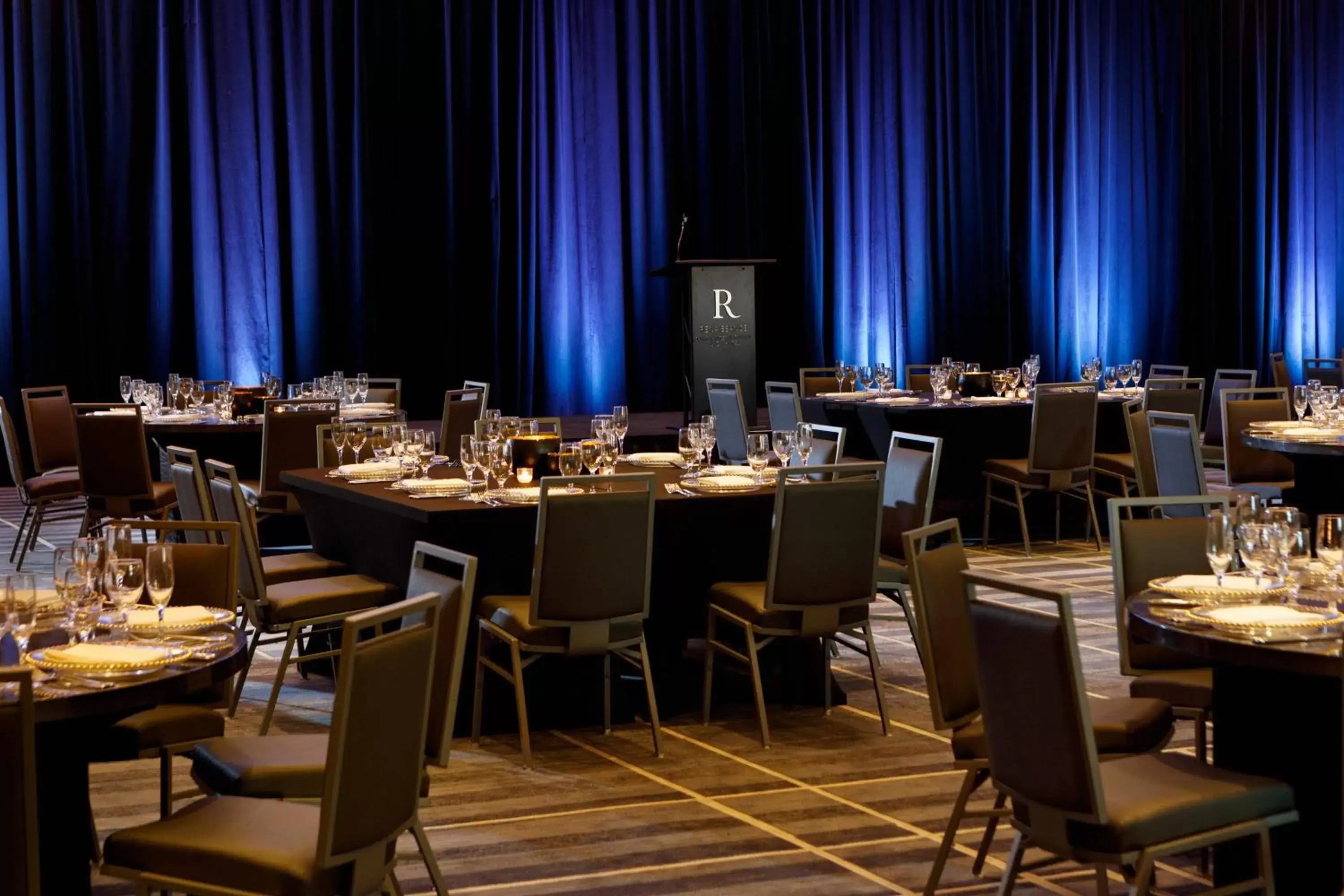 Meeting/conference room, Restaurant/Places to Eat in Renaissance Tampa International Plaza Hotel