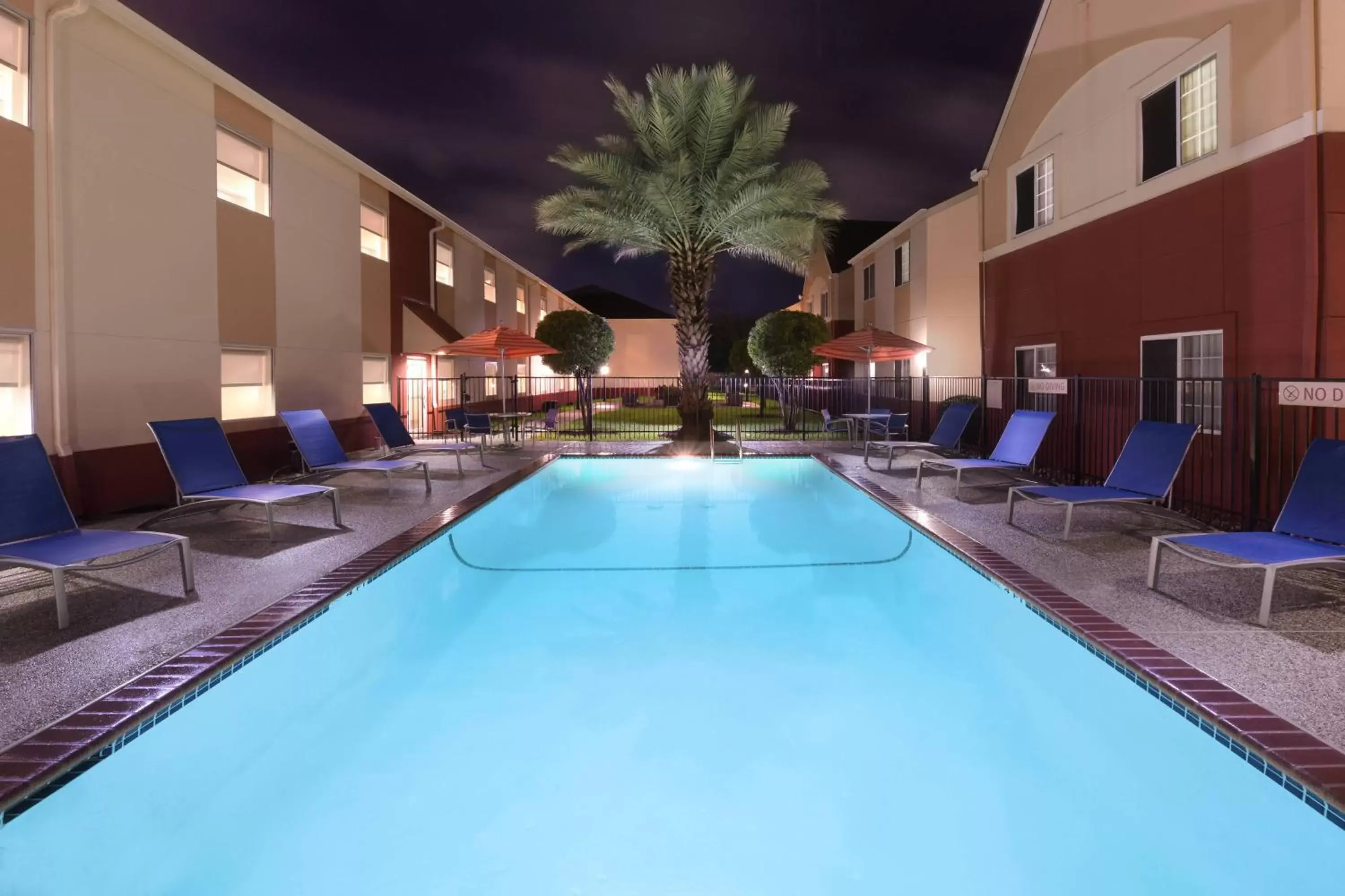Swimming Pool in TownePlace Suites by Marriott Lake Jackson Clute