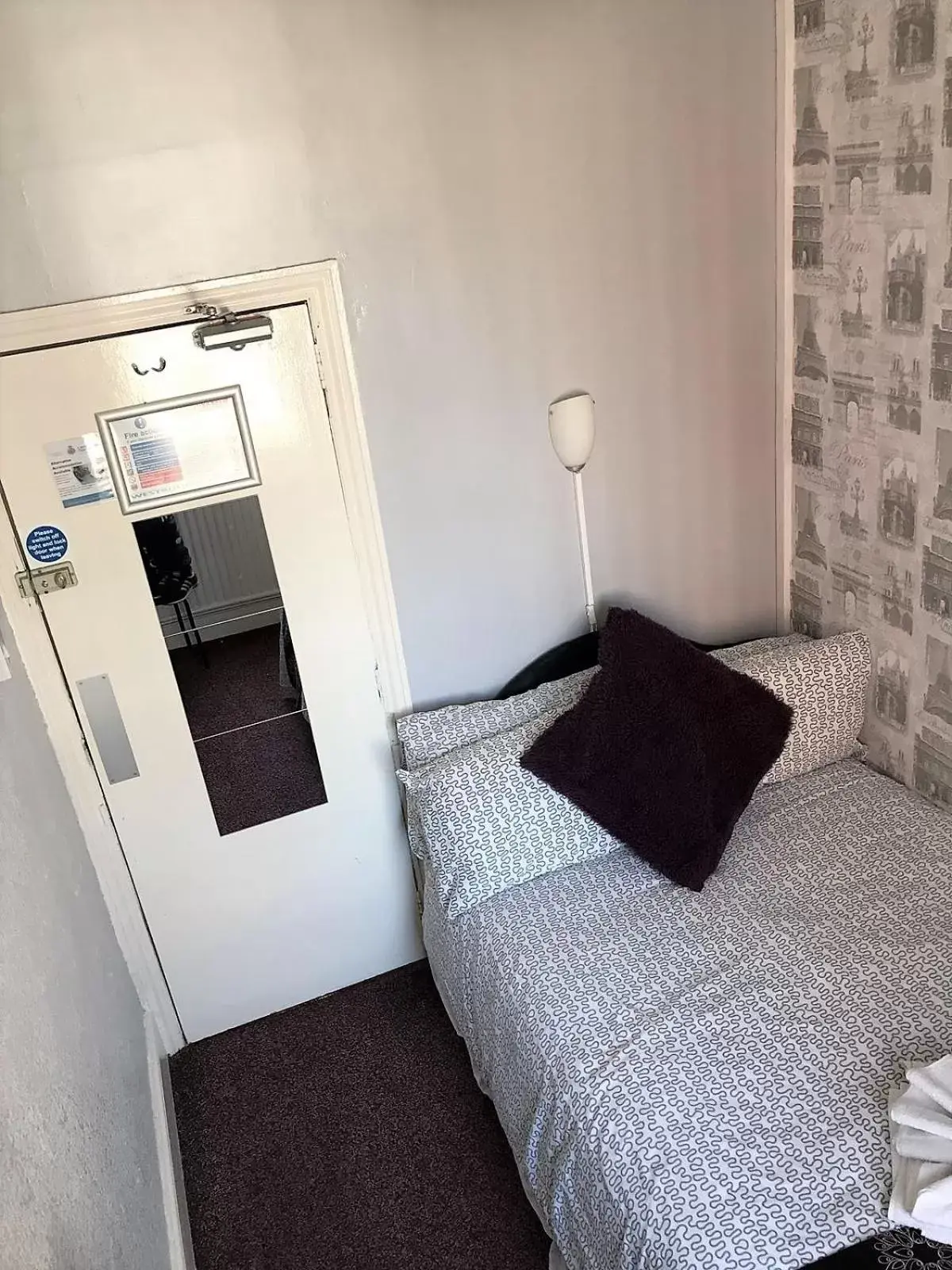Double Room with Shared Bathroom in Westbourne House