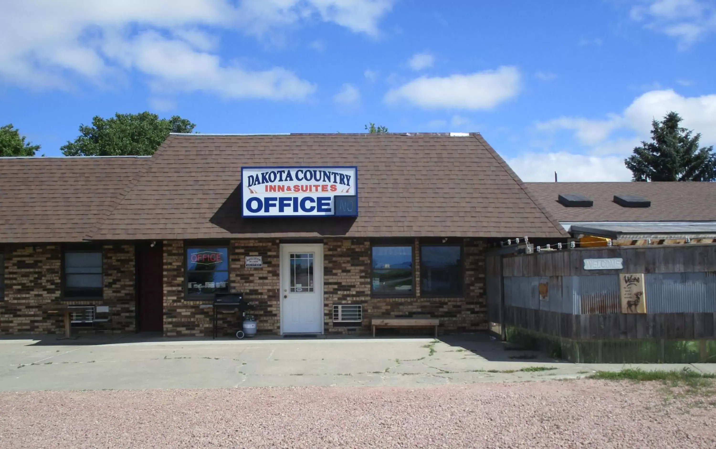 Facade/entrance, Property Building in Dakota Country Inn