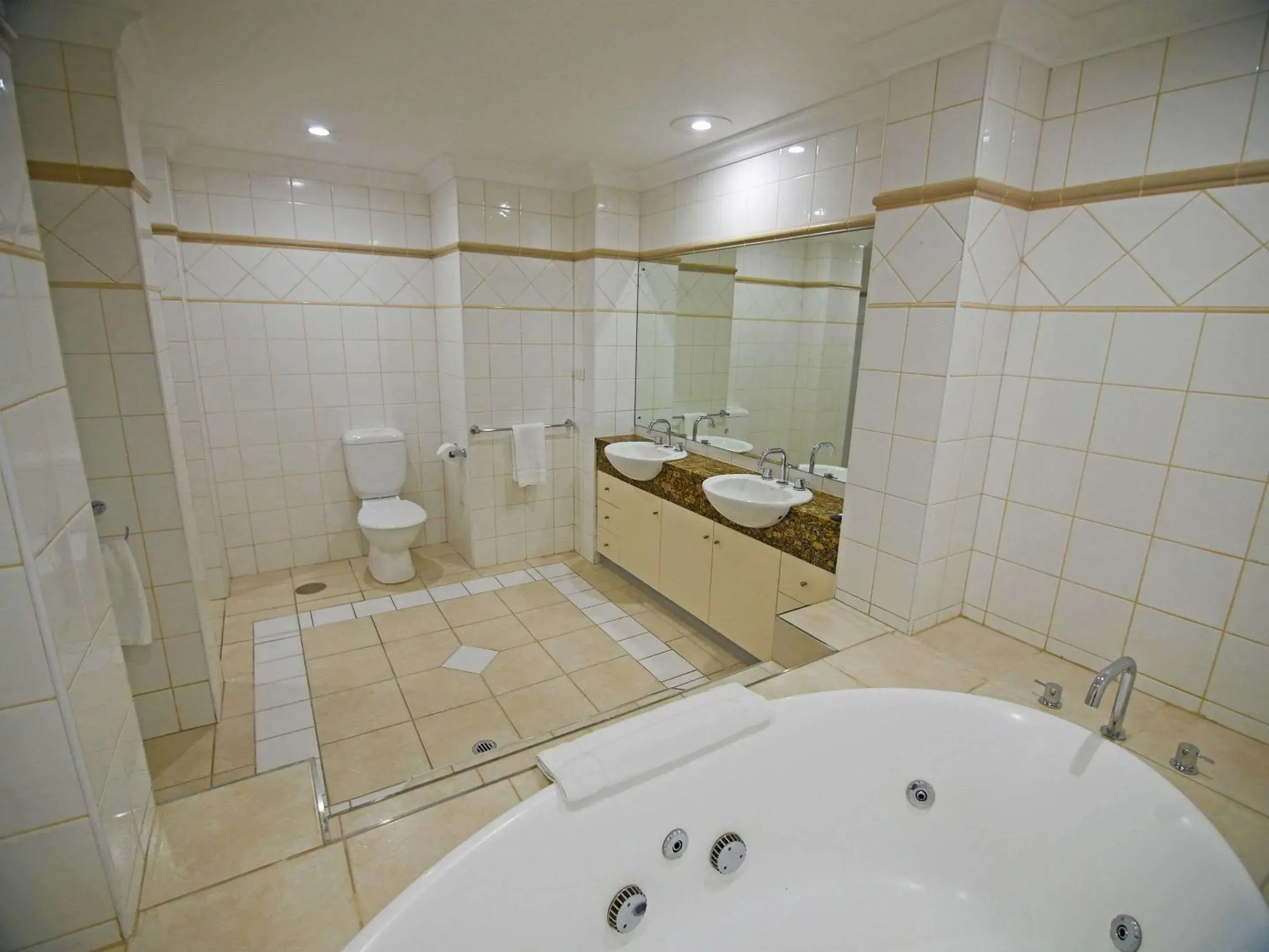 Photo of the whole room, Bathroom in Quality Apartments Adelaide Central