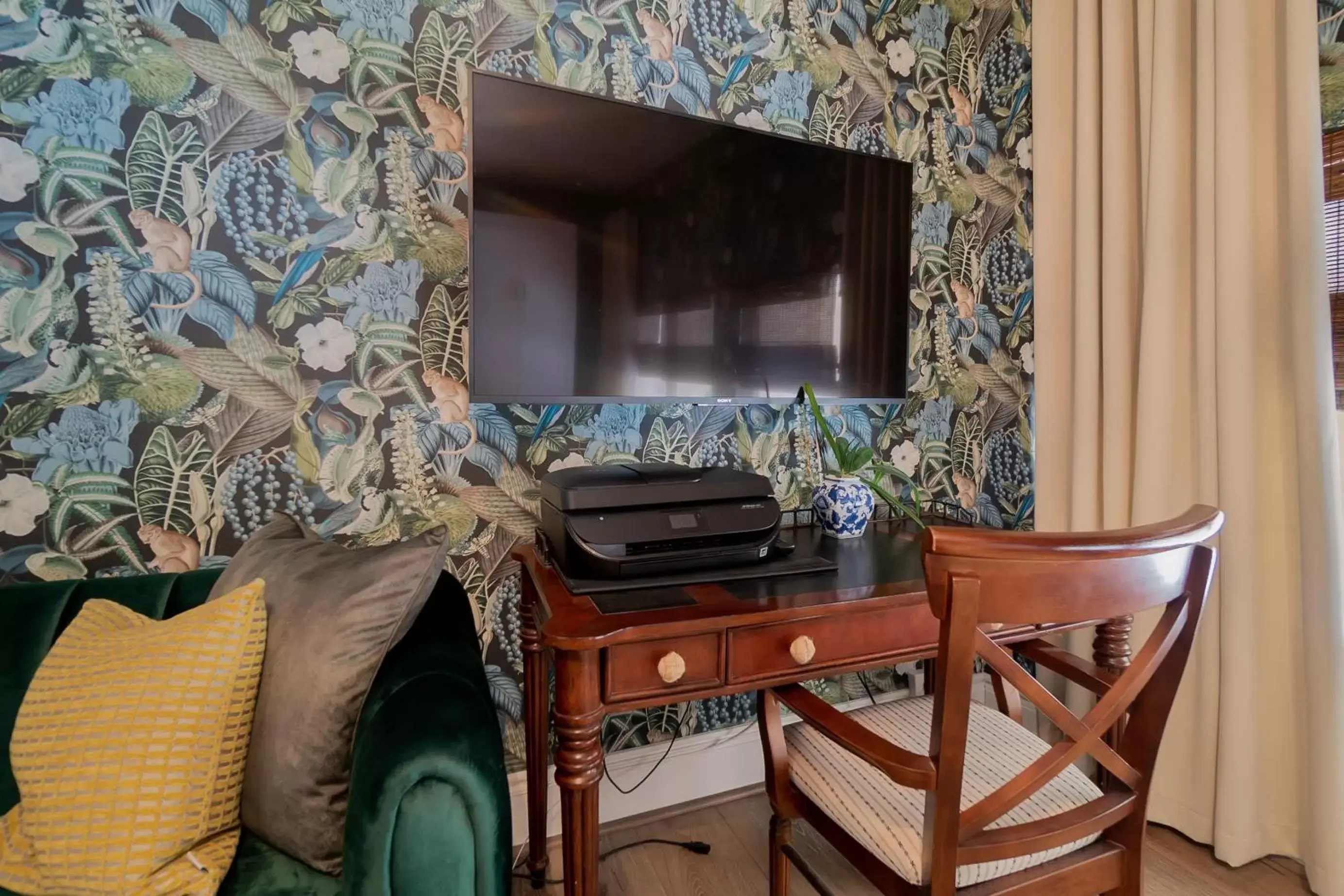 Tropical Jungle Split Level in Tropicals of Palm Beach Tropical Jungle Split Level in Tropicals of Palm Beach