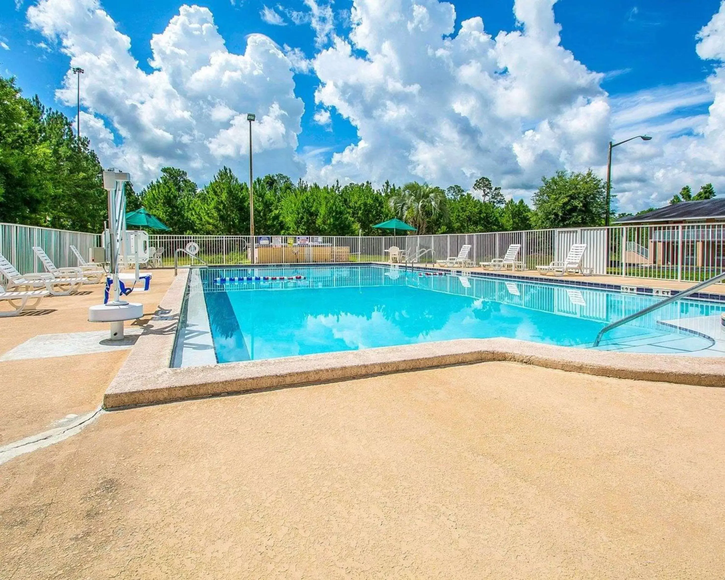 On site, Swimming Pool in Rodeway Inn Gainesville - University Area